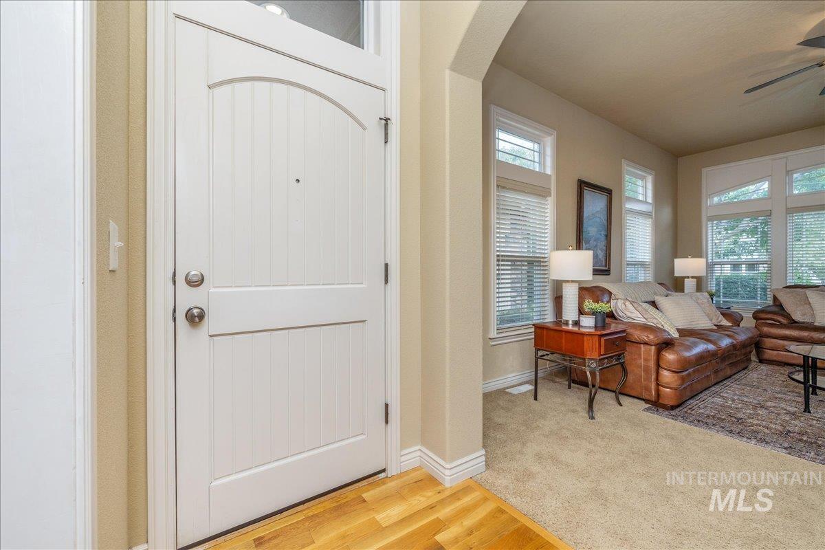 7623 N Sunglow Ave, Boise, Idaho 83714, 3 Bedrooms, 2 Bathrooms, Residential For Sale, Price $499,900,MLS 98999750