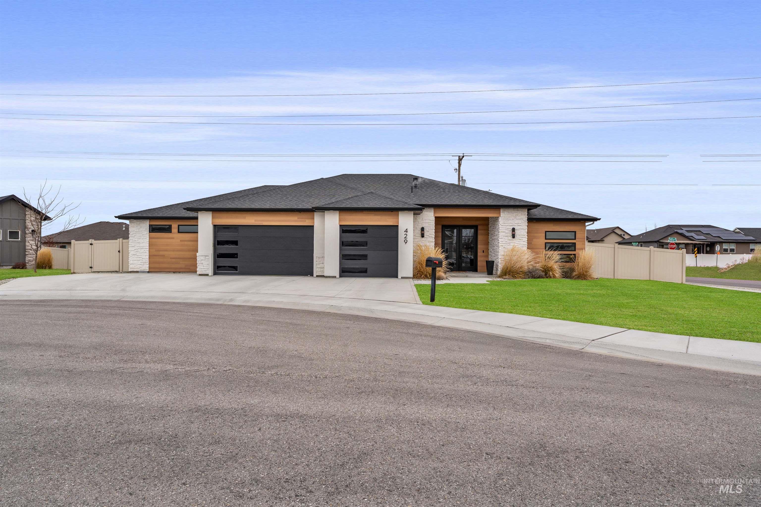 429 Meadowview Ln. N, Twin Falls, Idaho 83301, 3 Bedrooms, 2.5 Bathrooms, Residential For Sale, Price $574,900,MLS 98999751