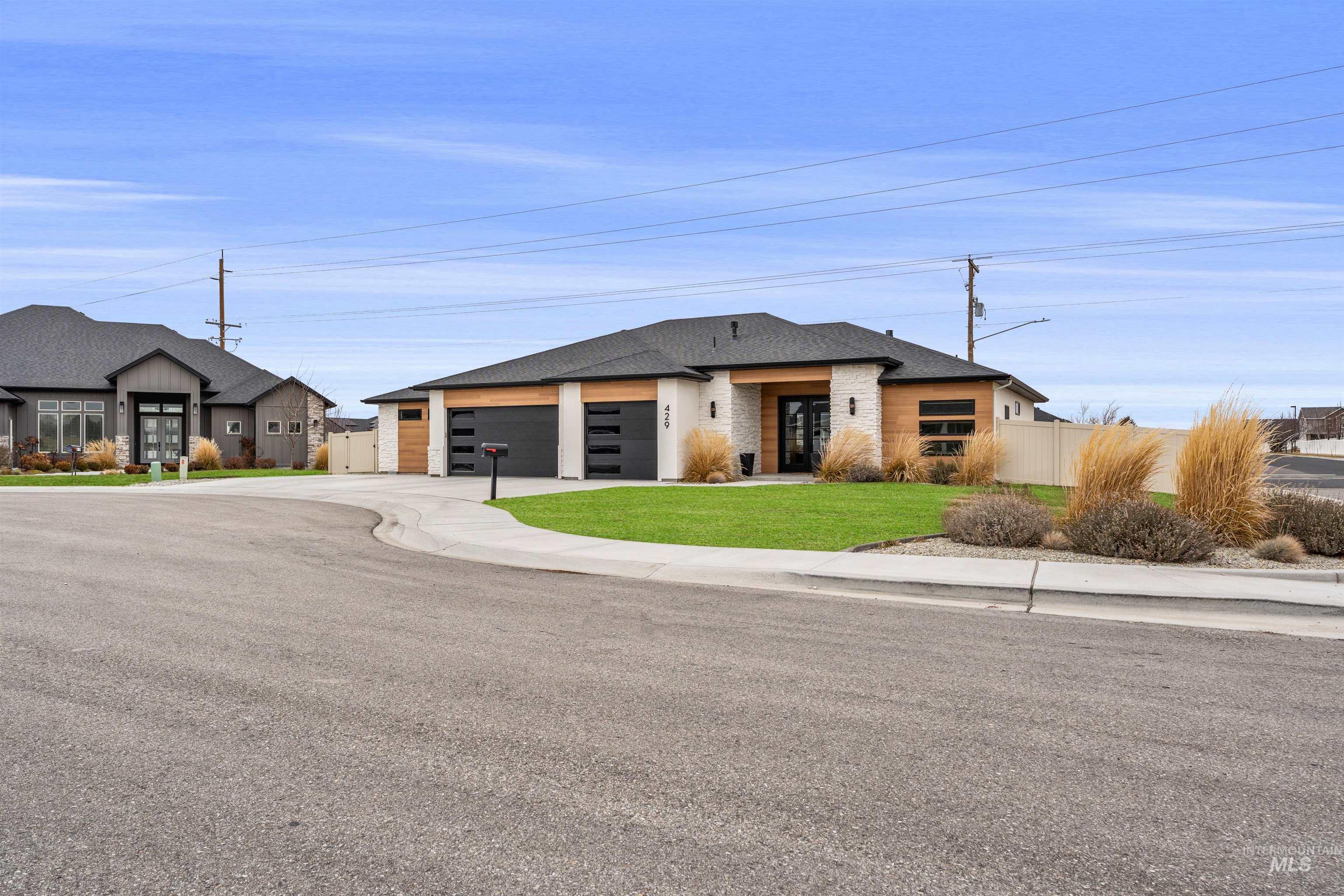 429 Meadowview Ln. N, Twin Falls, Idaho 83301, 3 Bedrooms, 2.5 Bathrooms, Residential For Sale, Price $574,900,MLS 98999751