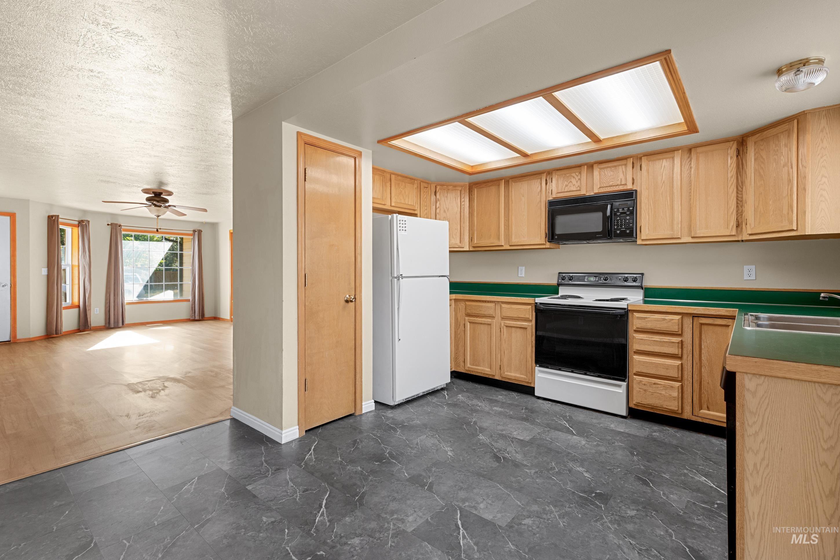 1385 Rosewood St, Mountain Home, Idaho 83647, 4 Bedrooms, 2 Bathrooms, Residential For Sale, Price $339,999,MLS 98999755