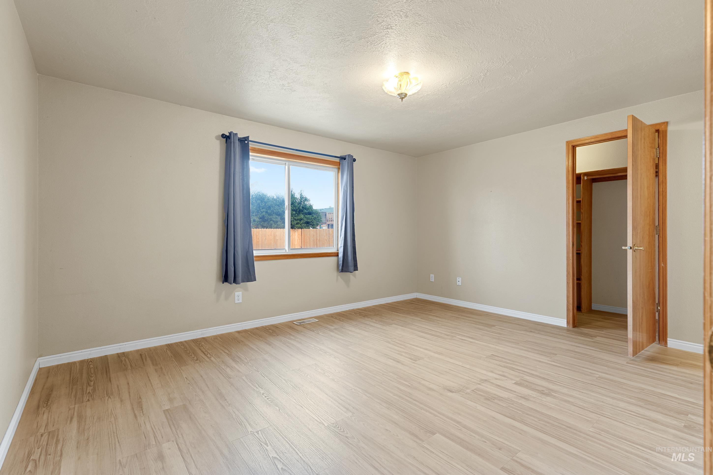 1385 Rosewood St, Mountain Home, Idaho 83647, 4 Bedrooms, 2 Bathrooms, Residential For Sale, Price $339,999,MLS 98999755