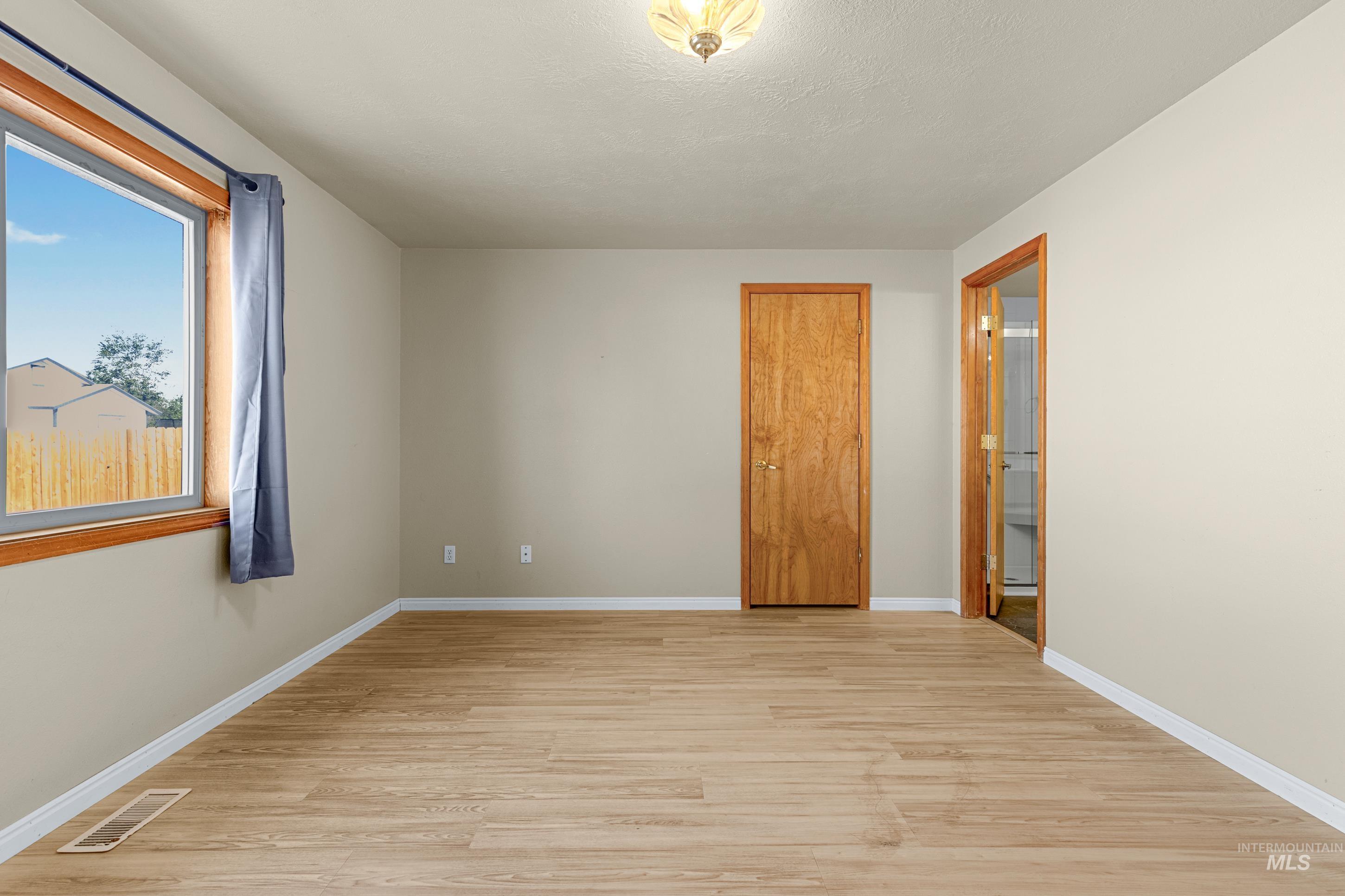 1385 Rosewood St, Mountain Home, Idaho 83647, 4 Bedrooms, 2 Bathrooms, Residential For Sale, Price $339,999,MLS 98999755
