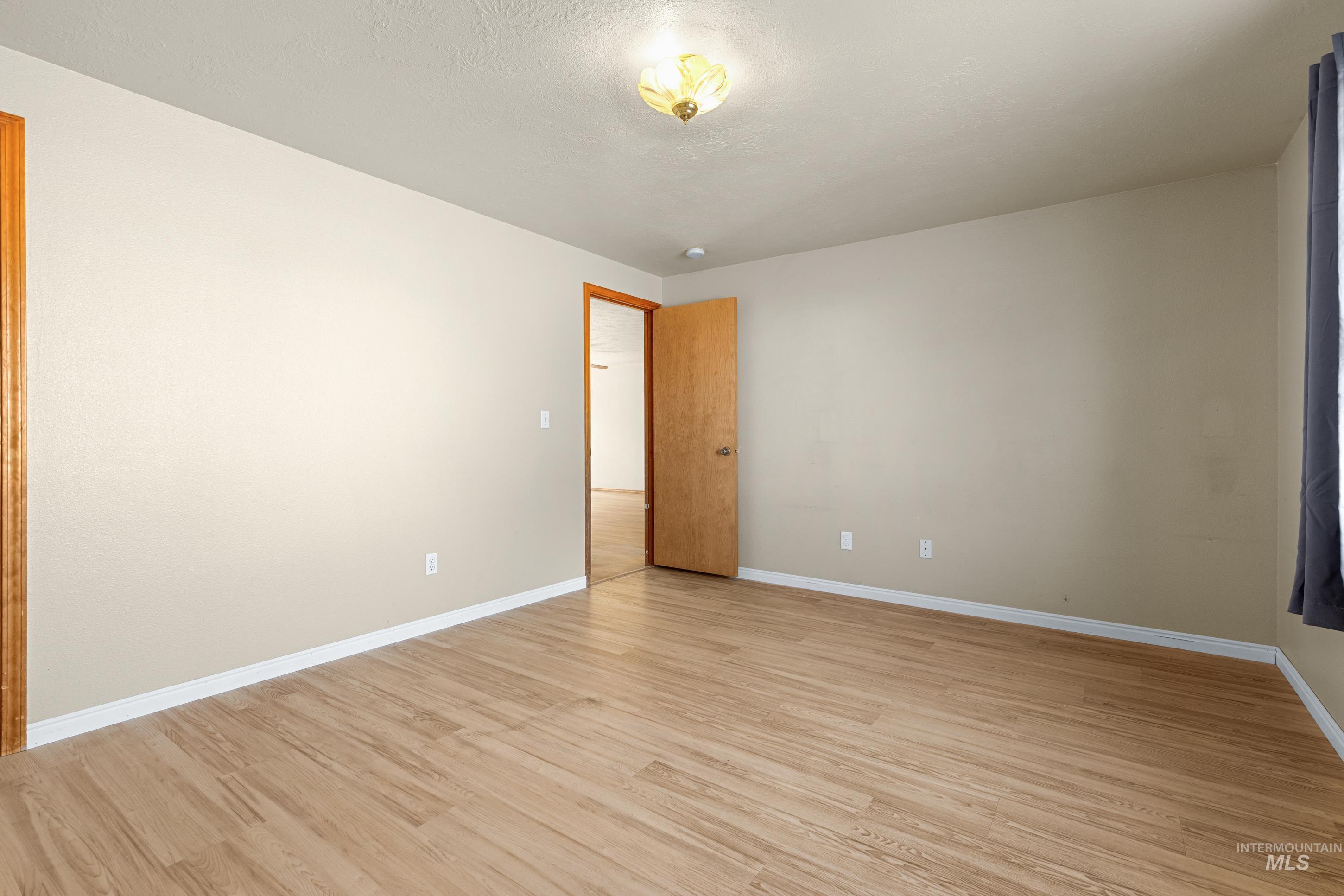 1385 Rosewood St, Mountain Home, Idaho 83647, 4 Bedrooms, 2 Bathrooms, Residential For Sale, Price $339,999,MLS 98999755