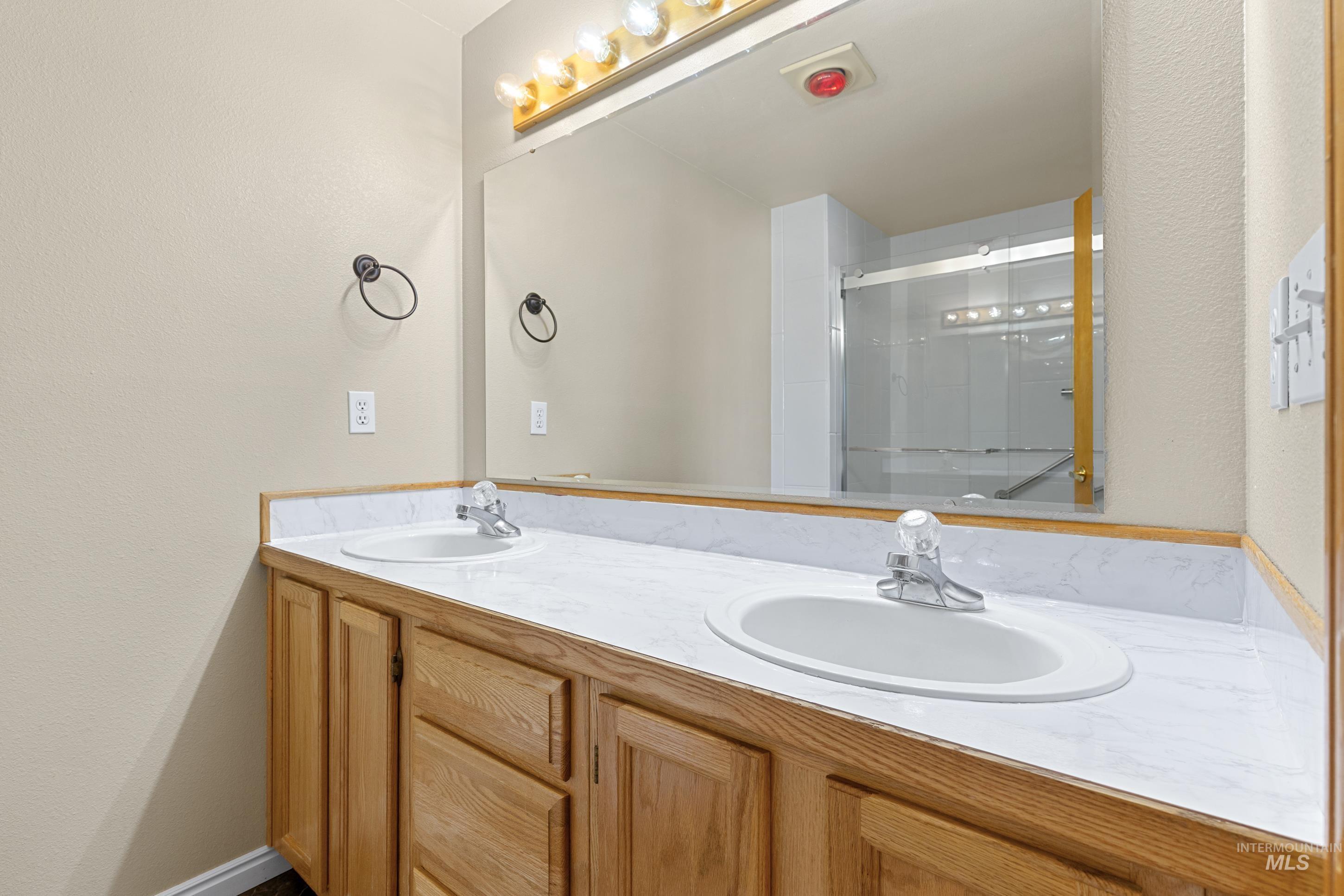 1385 Rosewood St, Mountain Home, Idaho 83647, 4 Bedrooms, 2 Bathrooms, Residential For Sale, Price $339,999,MLS 98999755