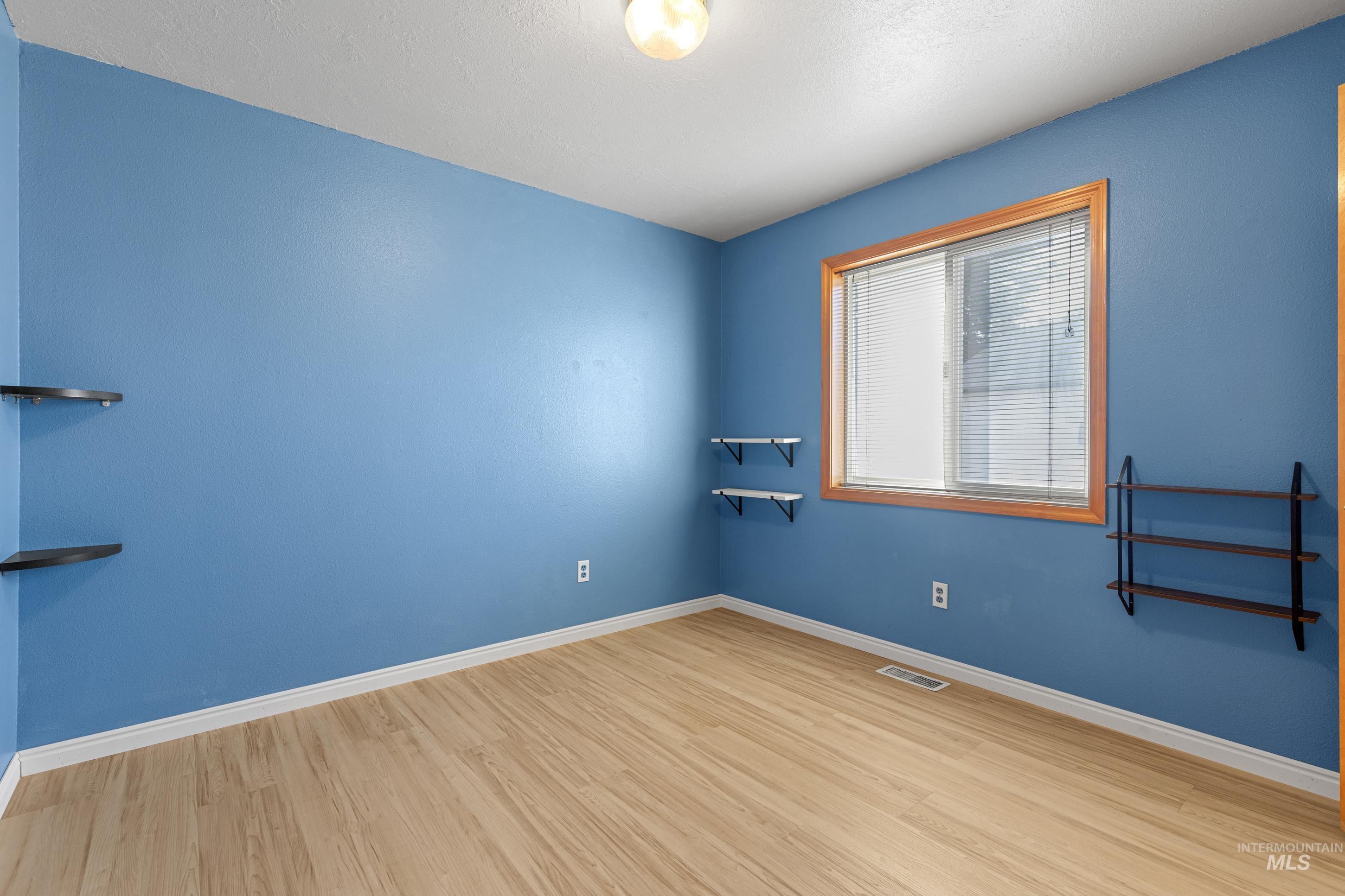 1385 Rosewood St, Mountain Home, Idaho 83647, 4 Bedrooms, 2 Bathrooms, Residential For Sale, Price $339,999,MLS 98999755