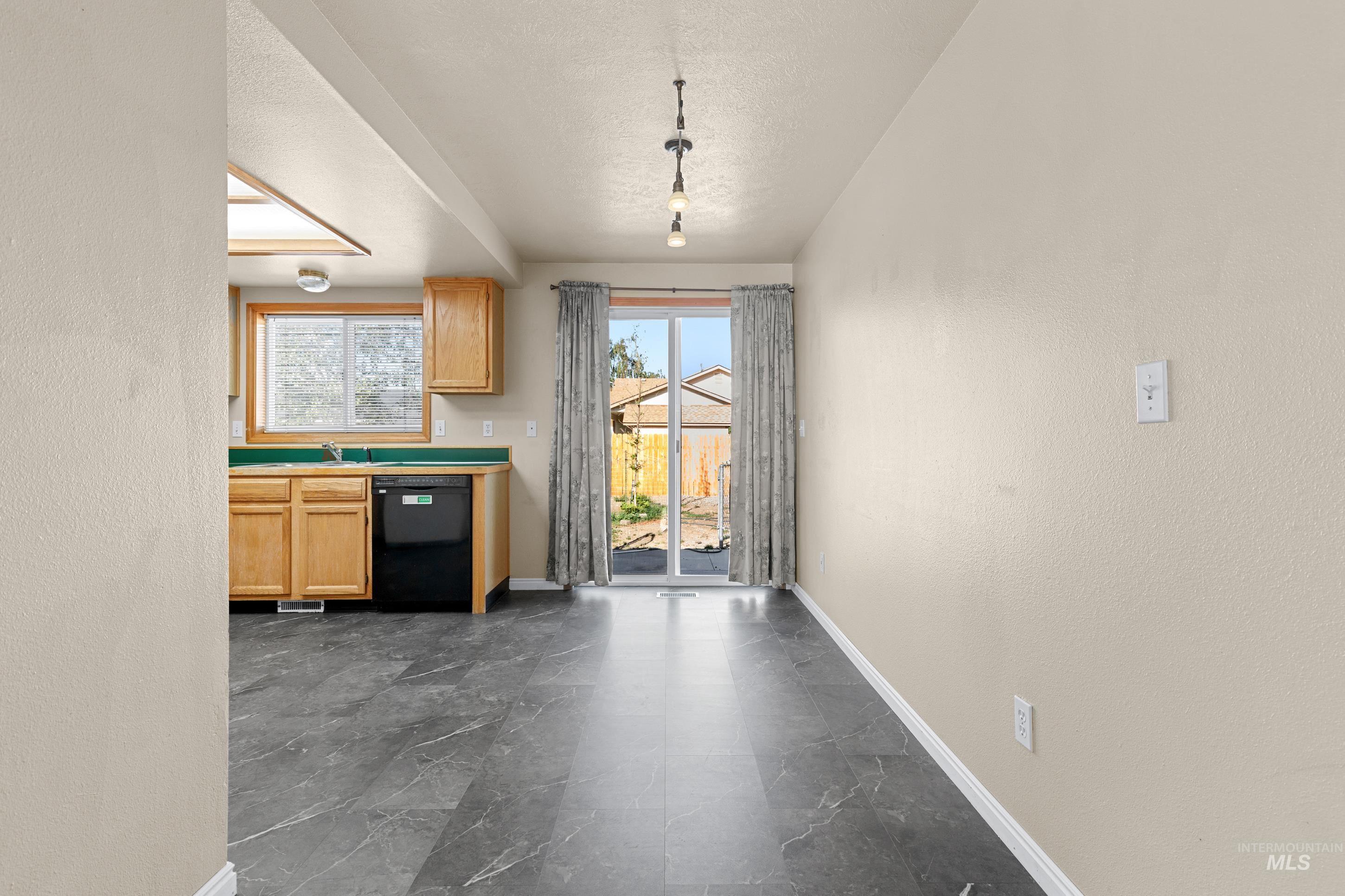 1385 Rosewood St, Mountain Home, Idaho 83647, 4 Bedrooms, 2 Bathrooms, Residential For Sale, Price $339,999,MLS 98999755