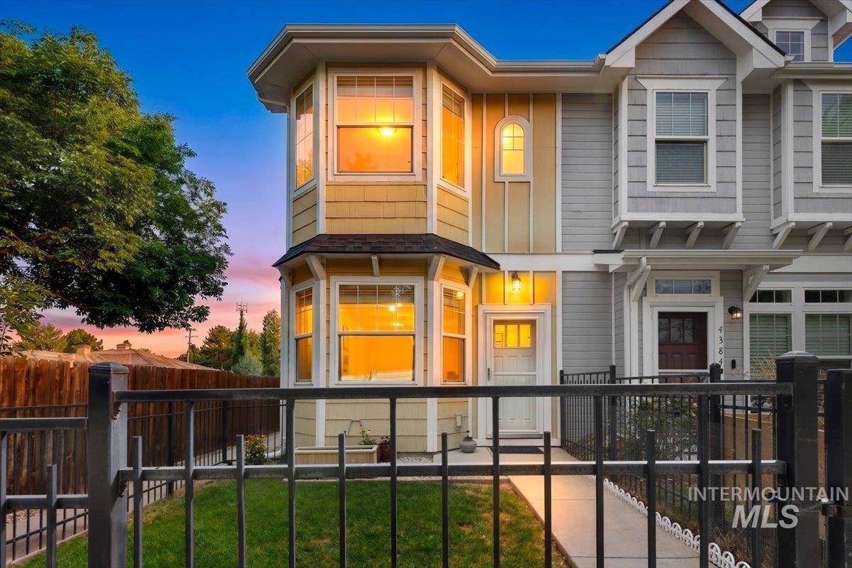 4390 N Five Mile Rd, Boise, Idaho 83713, 2 Bedrooms, 2.5 Bathrooms, Residential For Sale, Price $355,000, 98999756