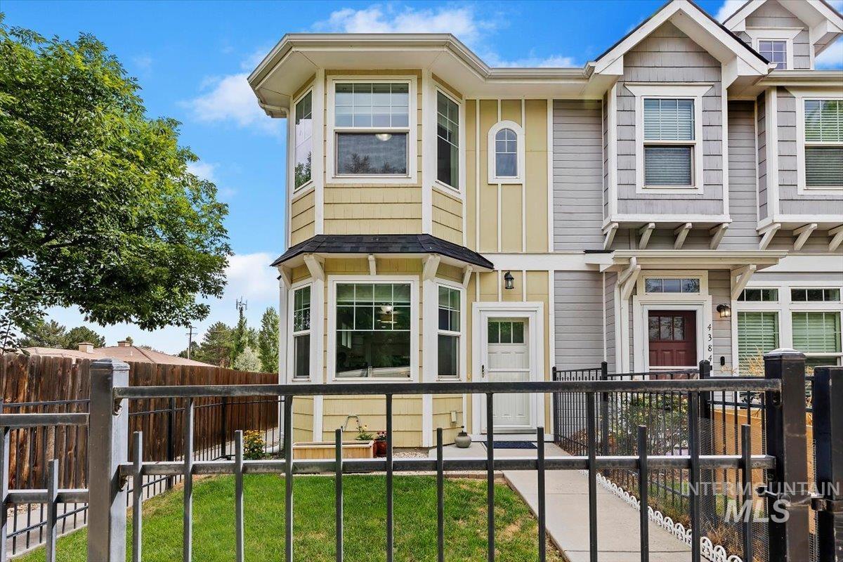 4390 N Five Mile Rd, Boise, Idaho 83713, 2 Bedrooms, 2.5 Bathrooms, Residential For Sale, Price $355,000, 98999756