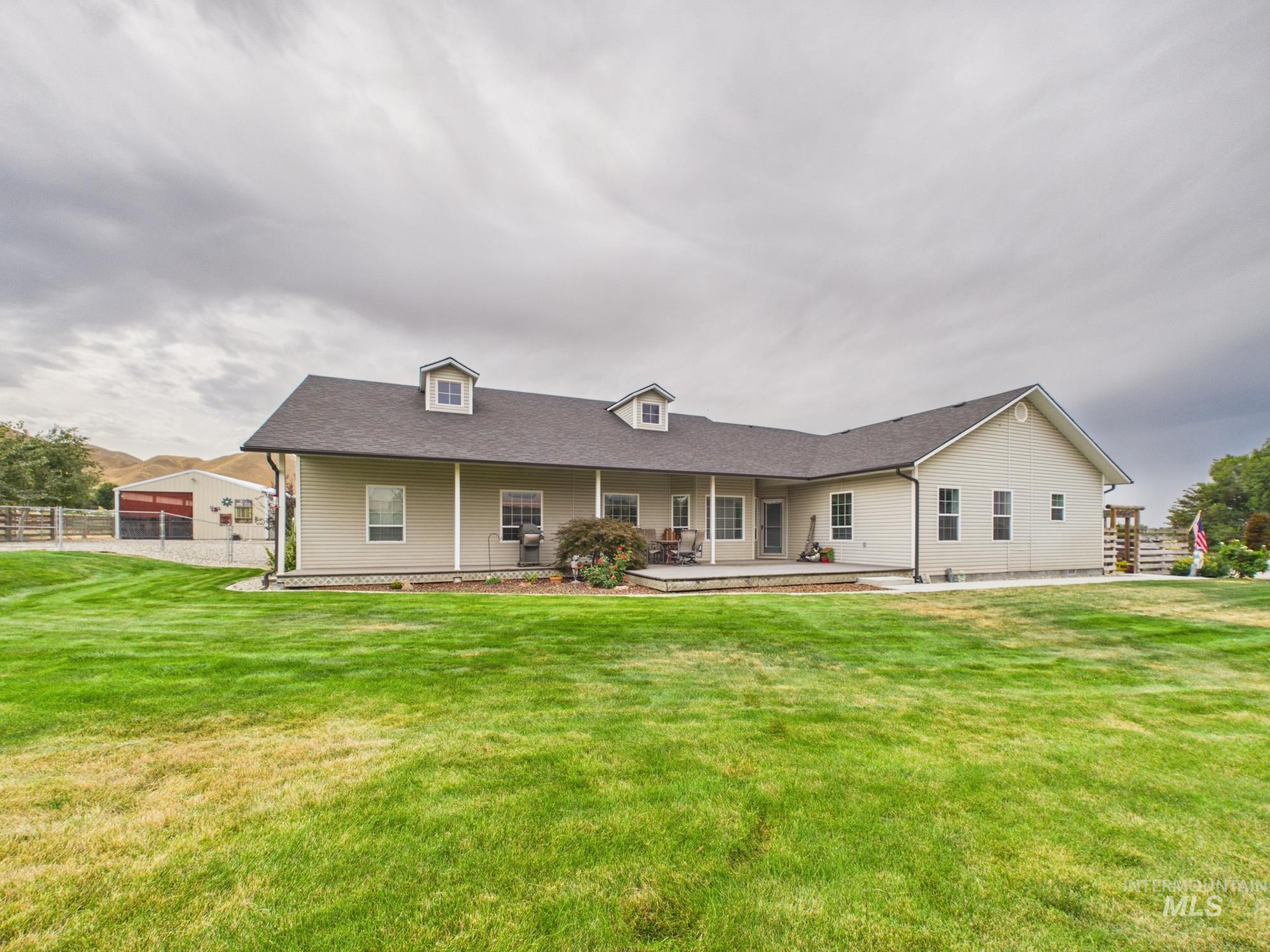 3400 Elk Horn Lane, Emmett, Idaho 83617, 3 Bedrooms, 2.5 Bathrooms, Residential For Sale, Price $935,000,MLS 98999757