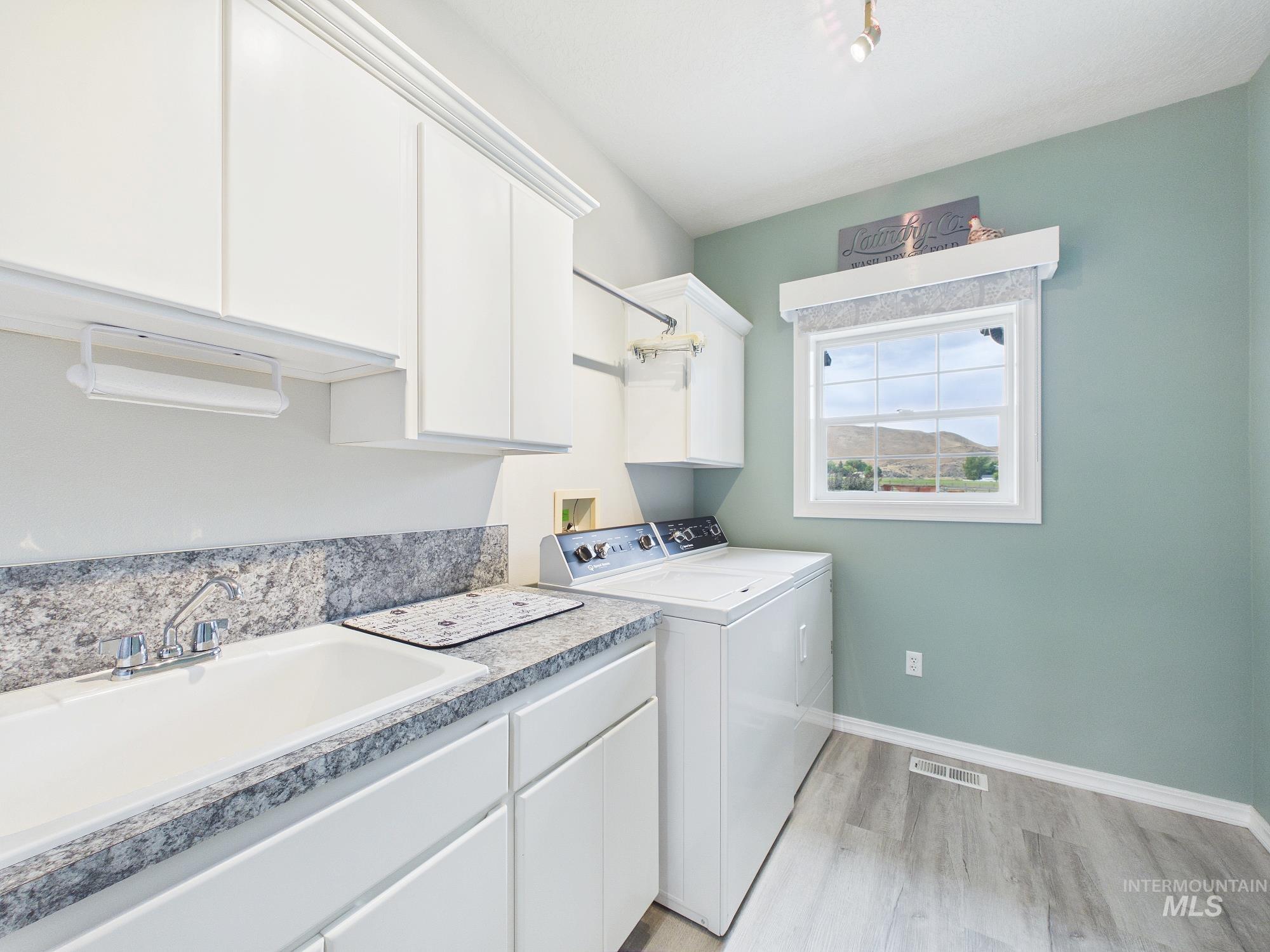 3400 Elk Horn Lane, Emmett, Idaho 83617, 3 Bedrooms, 2.5 Bathrooms, Residential For Sale, Price $935,000, 98999757