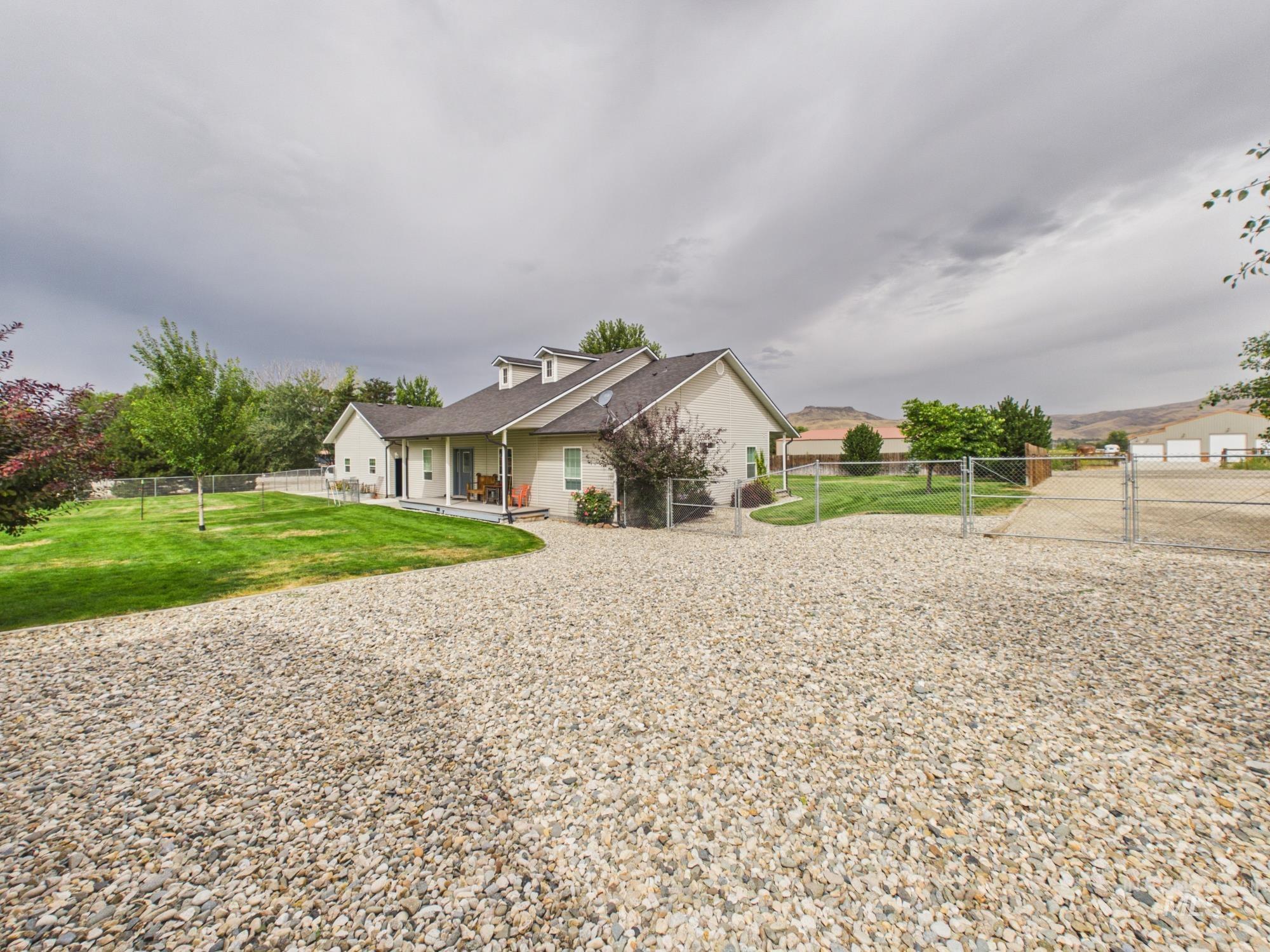 3400 Elk Horn Lane, Emmett, Idaho 83617, 3 Bedrooms, 2.5 Bathrooms, Residential For Sale, Price $935,000, 98999757