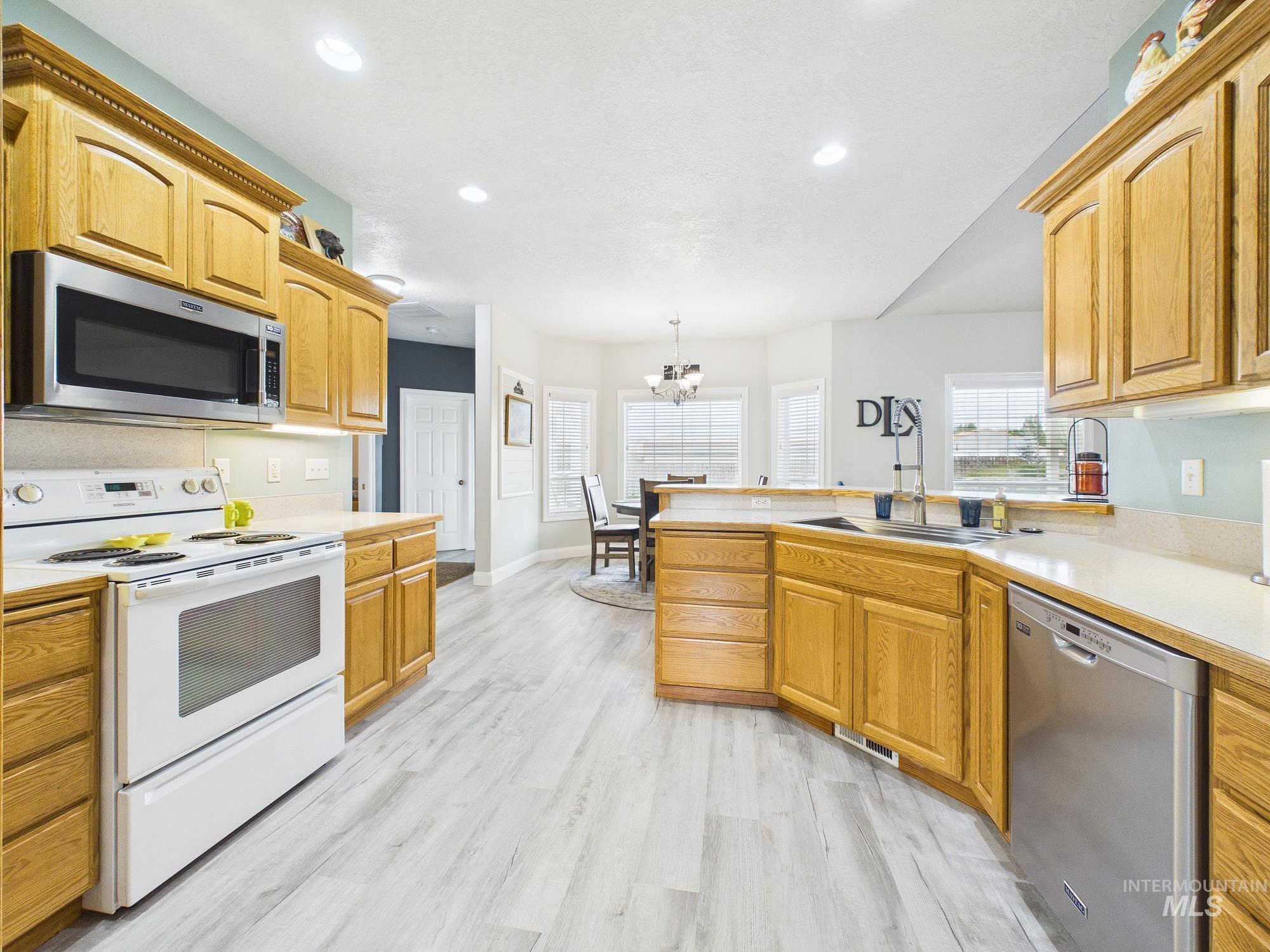 3400 Elk Horn Lane, Emmett, Idaho 83617, 3 Bedrooms, 2.5 Bathrooms, Residential For Sale, Price $935,000, 98999757