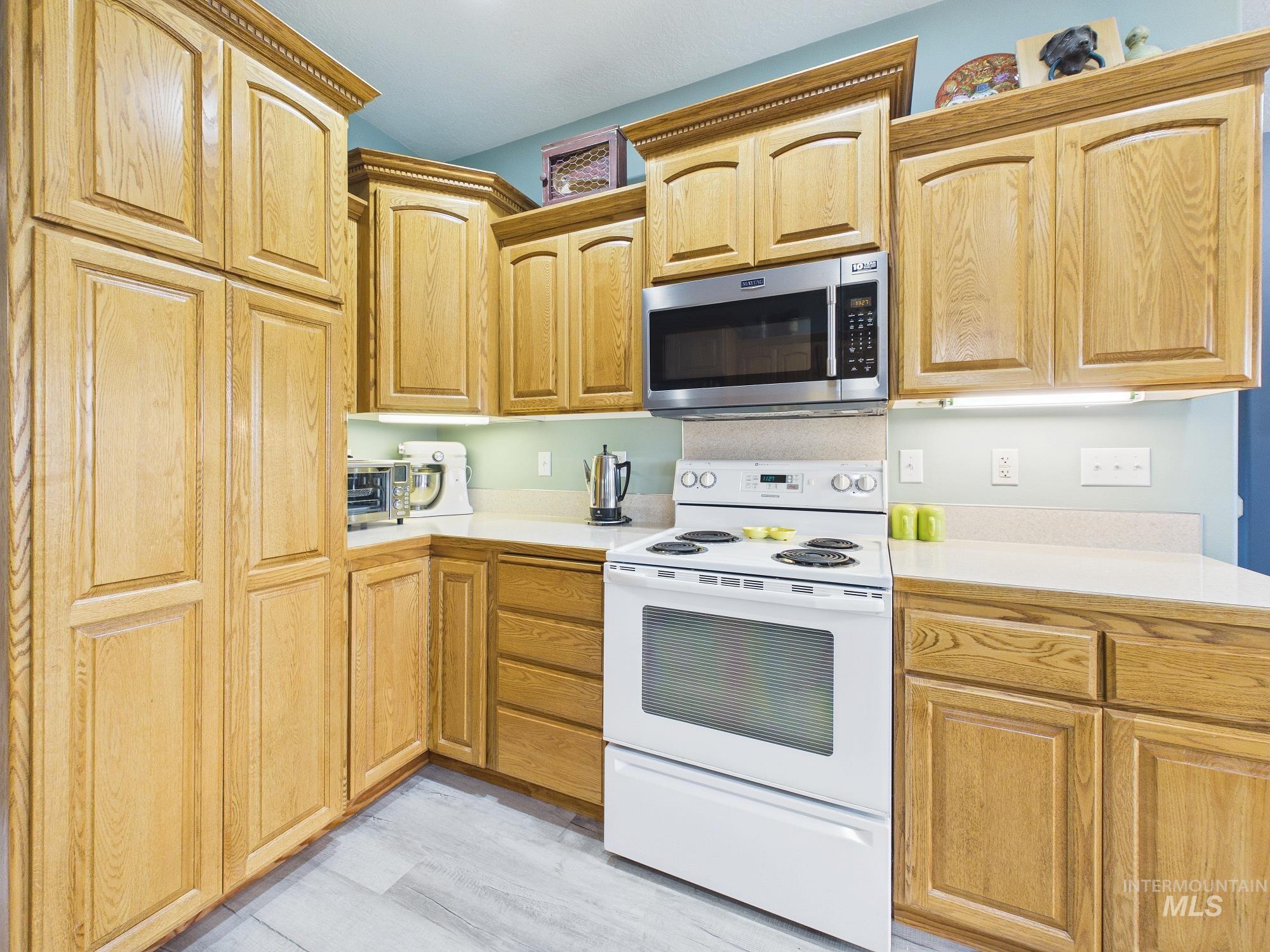 3400 Elk Horn Lane, Emmett, Idaho 83617, 3 Bedrooms, 2.5 Bathrooms, Residential For Sale, Price $935,000, 98999757