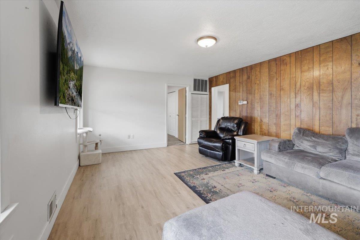 400 S 16th St, Payette, Idaho 83661, 3 Bedrooms, 1 Bathroom, Residential For Sale, Price $410,000, 98999767