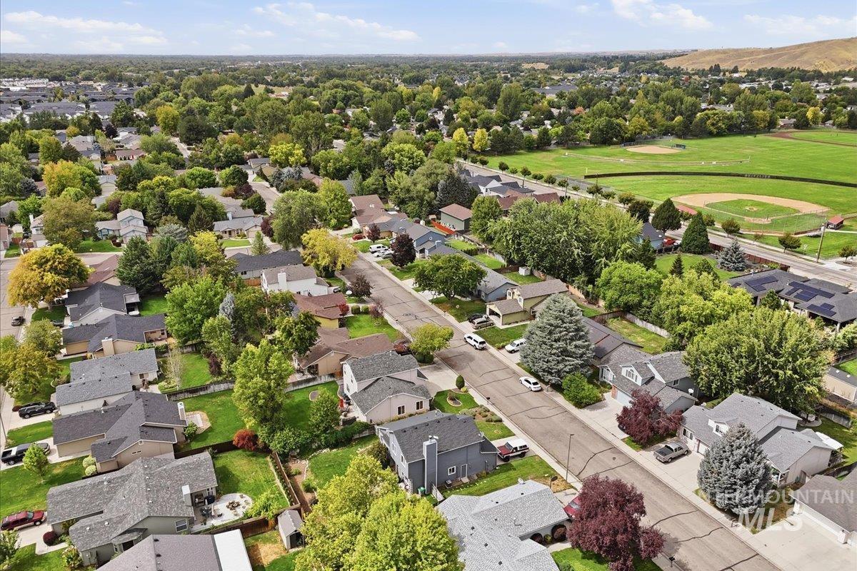 7429 W Lamplighter Street, Boise, Idaho 83714, 3 Bedrooms, 2.5 Bathrooms, Residential For Sale, Price $474,700,MLS 98999769