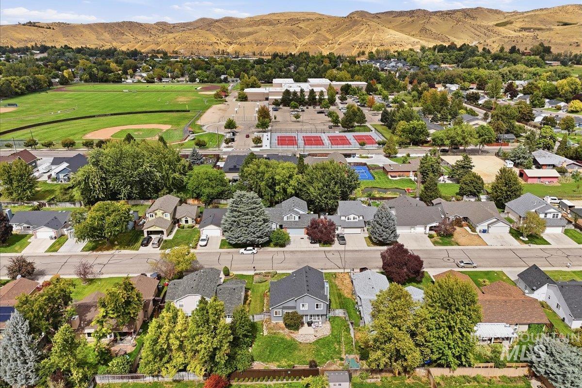 7429 W Lamplighter Street, Boise, Idaho 83714, 3 Bedrooms, 2.5 Bathrooms, Residential For Sale, Price $474,700,MLS 98999769