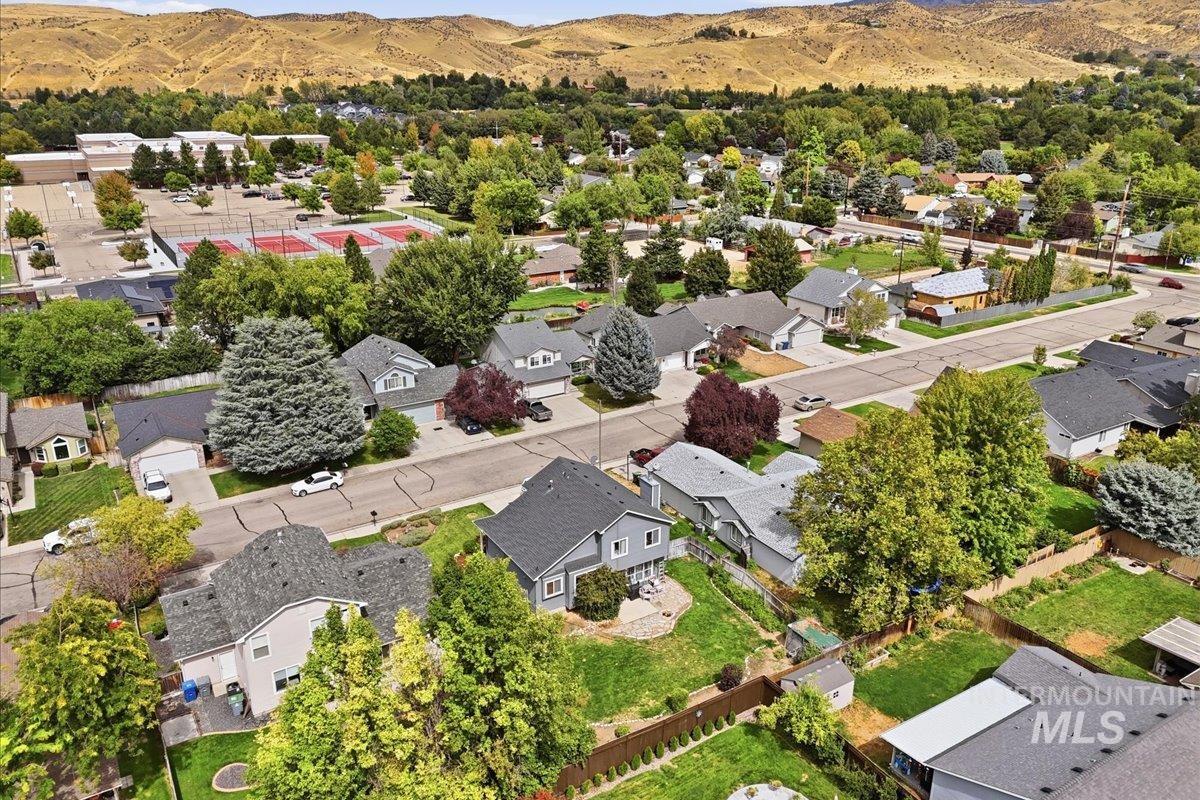 7429 W Lamplighter Street, Boise, Idaho 83714, 3 Bedrooms, 2.5 Bathrooms, Residential For Sale, Price $474,700,MLS 98999769