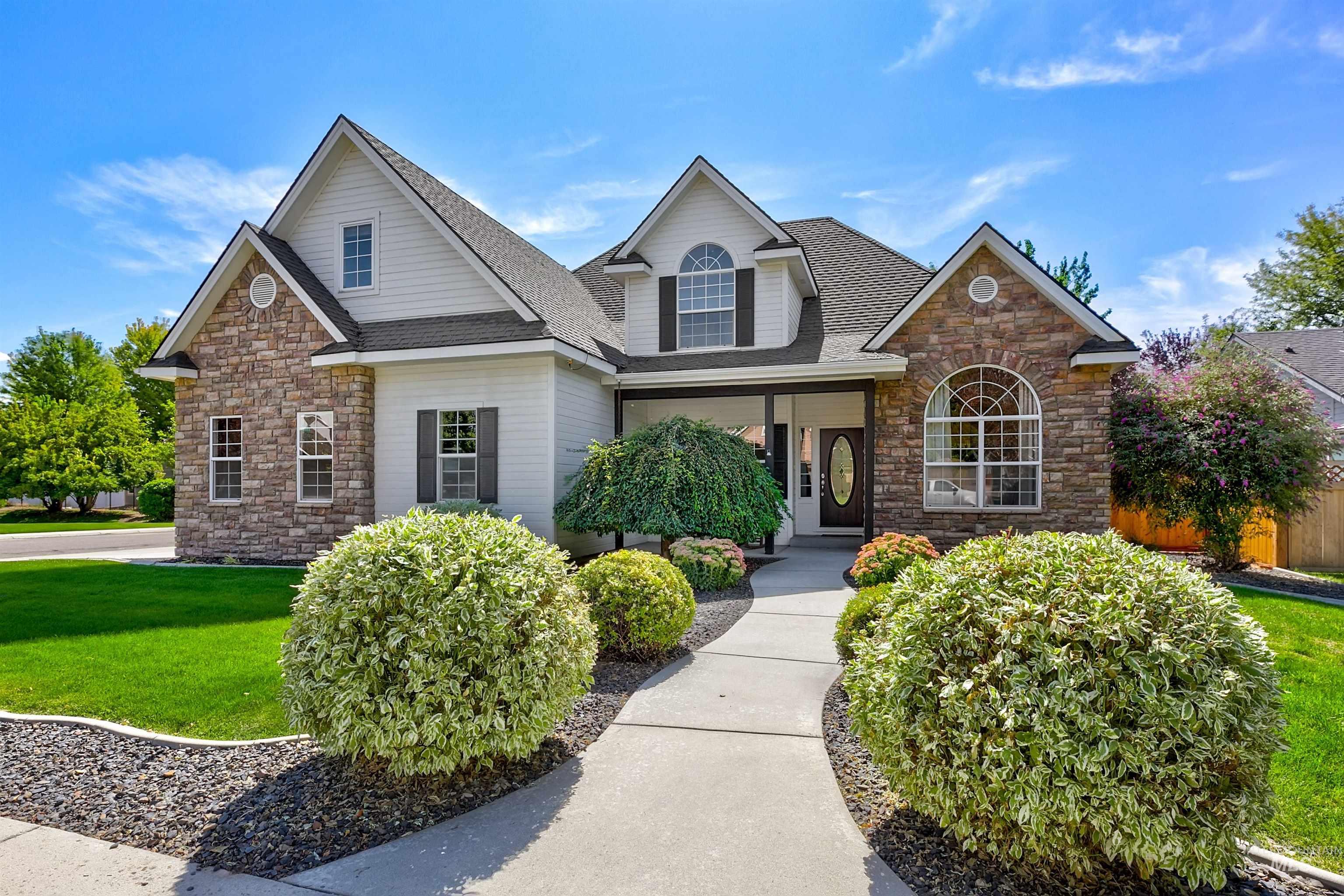1075 N Falling Water Way, Eagle, Idaho 83616, 4 Bedrooms, 3 Bathrooms, Residential For Sale, Price $669,000,MLS 98999771