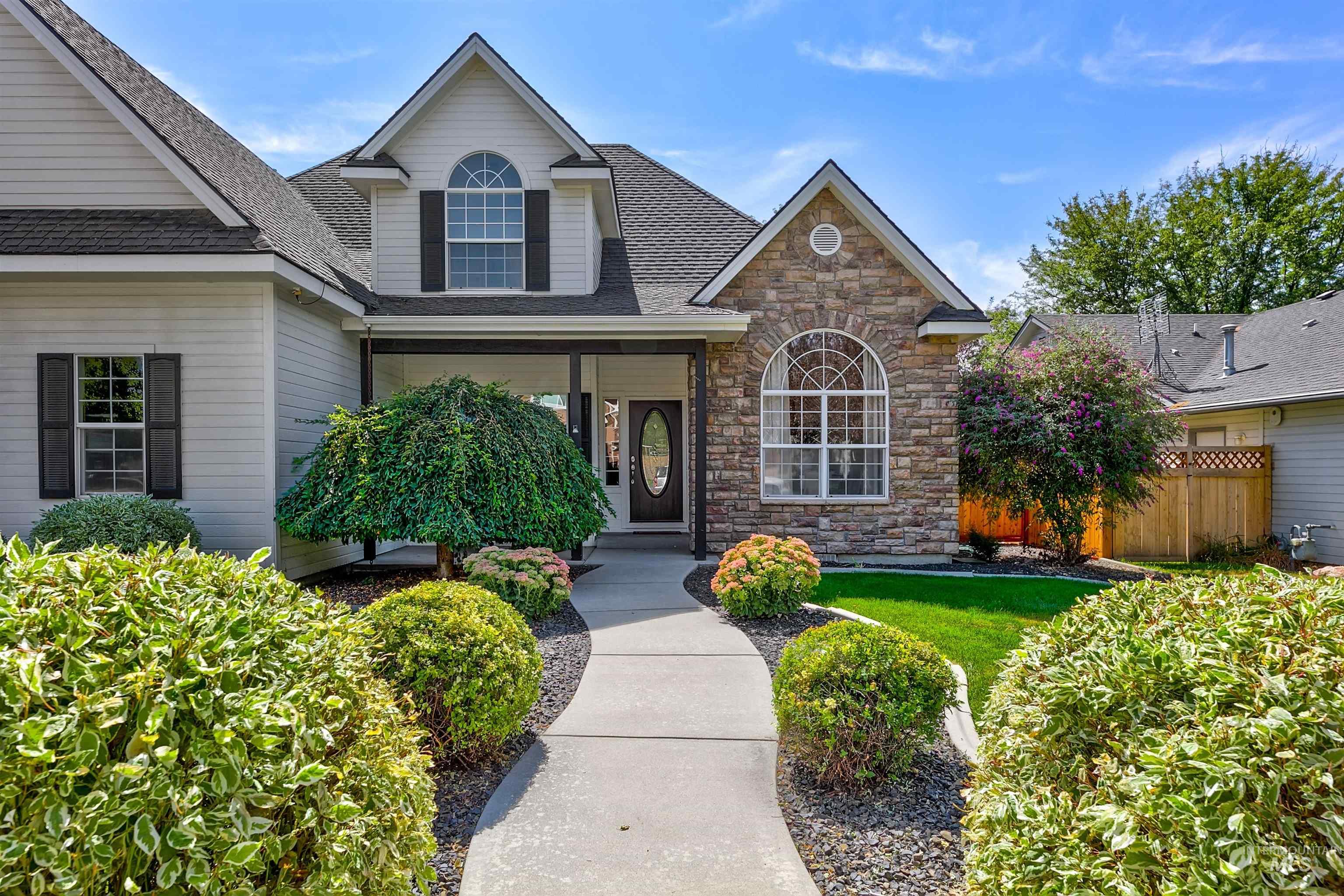 1075 N Falling Water Way, Eagle, Idaho 83616, 4 Bedrooms, 3 Bathrooms, Residential For Sale, Price $669,000,MLS 98999771