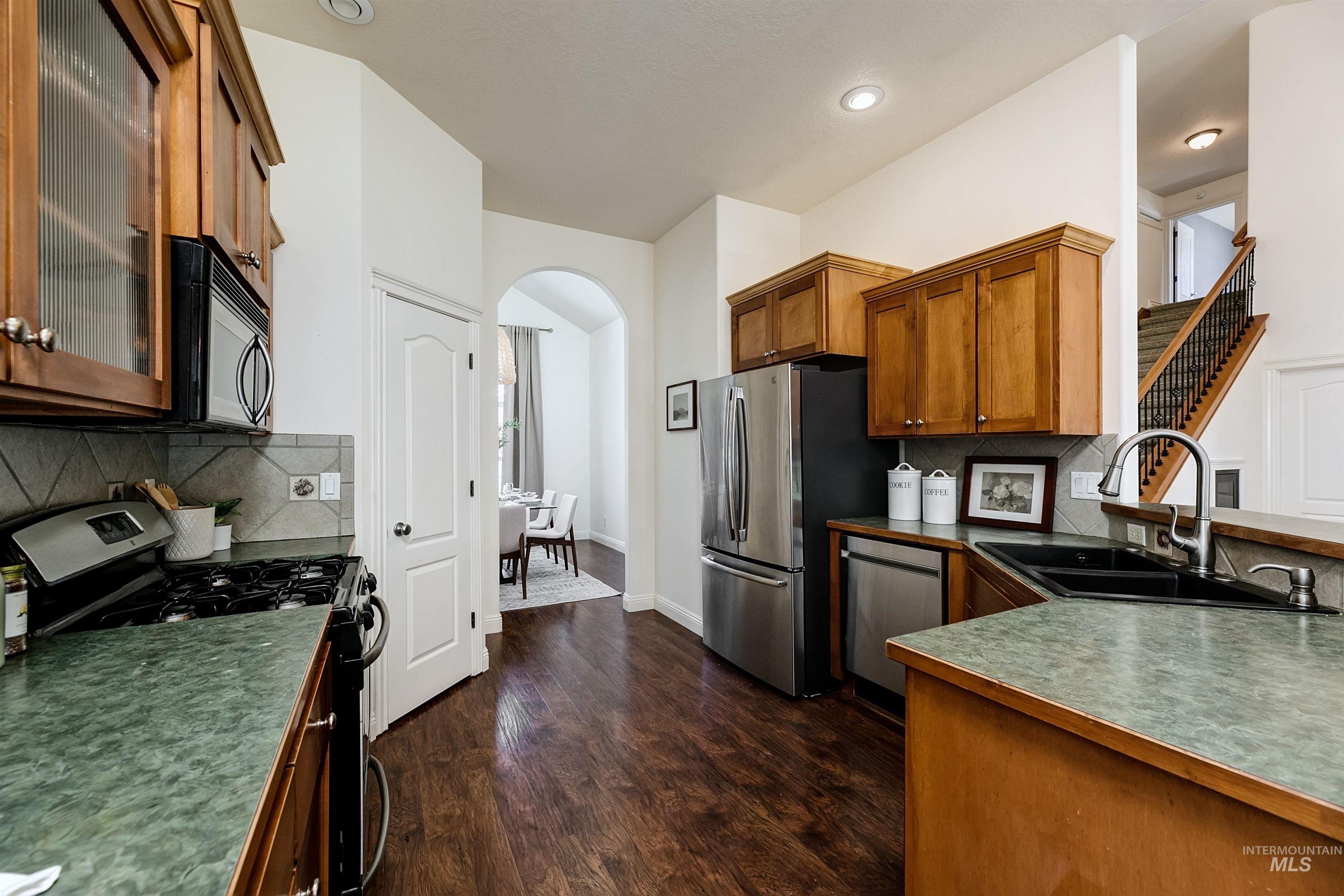 1075 N Falling Water Way, Eagle, Idaho 83616, 4 Bedrooms, 3 Bathrooms, Residential For Sale, Price $669,000,MLS 98999771