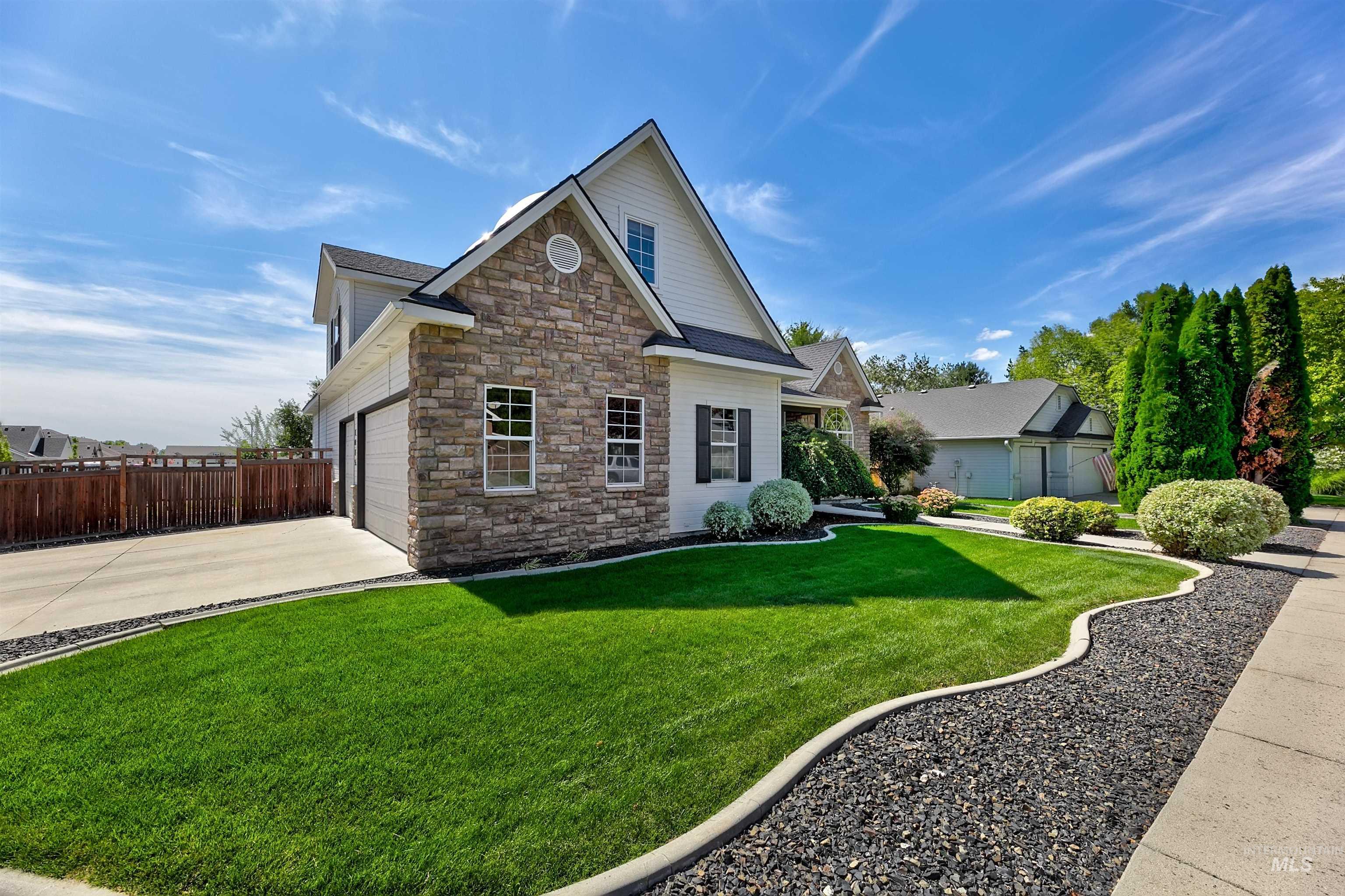 1075 N Falling Water Way, Eagle, Idaho 83616, 4 Bedrooms, 3 Bathrooms, Residential For Sale, Price $669,000,MLS 98999771