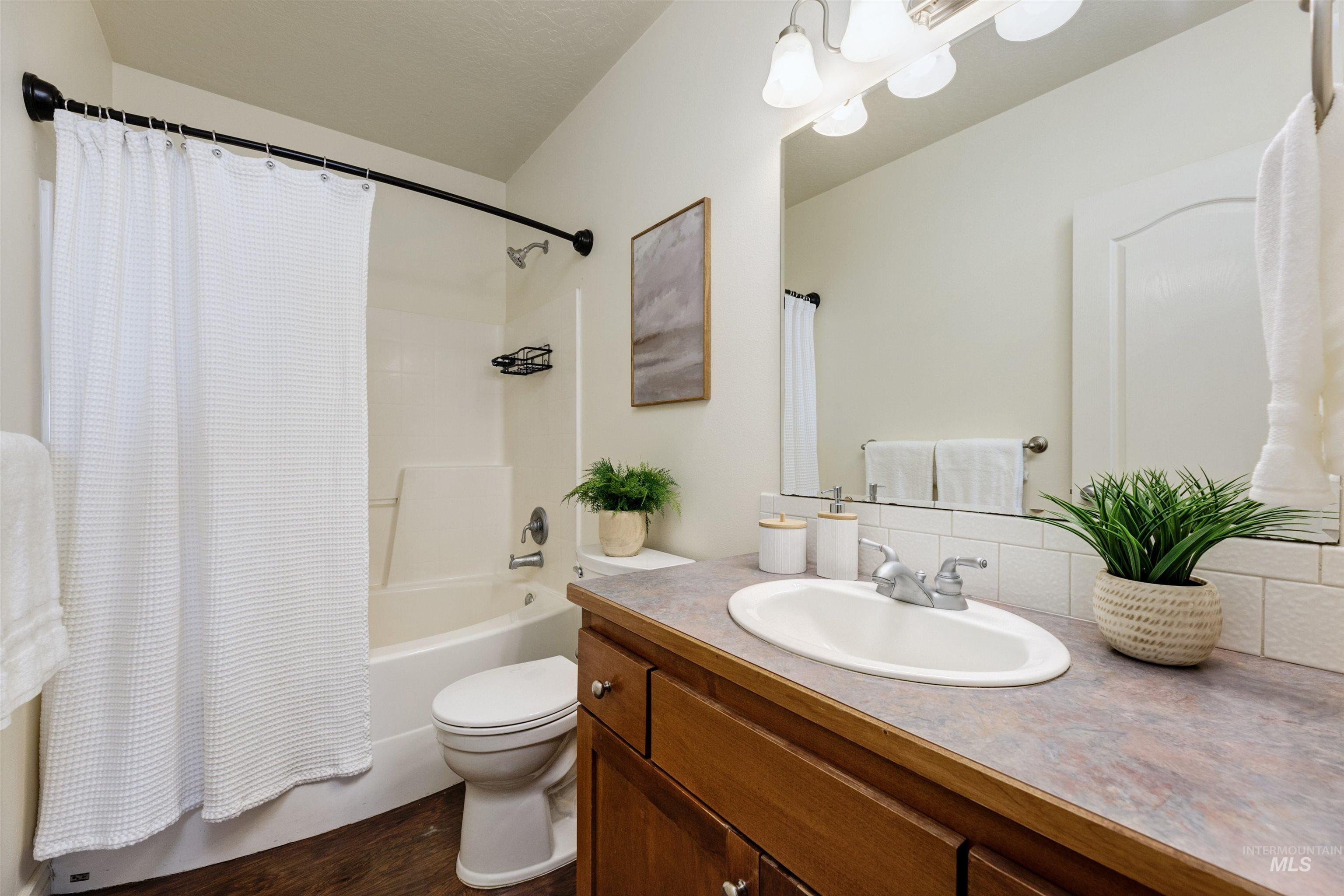 1075 N Falling Water Way, Eagle, Idaho 83616, 4 Bedrooms, 3 Bathrooms, Residential For Sale, Price $669,000,MLS 98999771