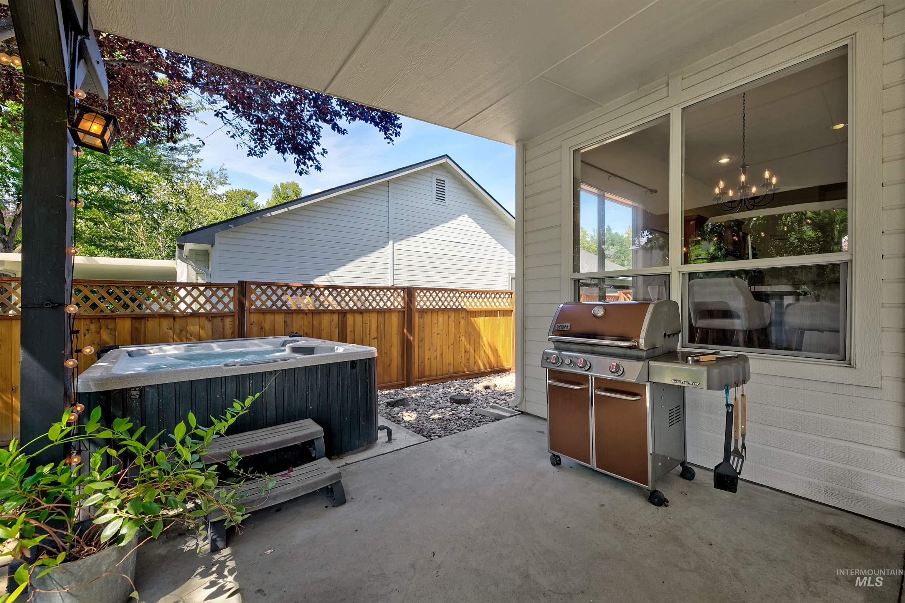 1075 N Falling Water Way, Eagle, Idaho 83616, 4 Bedrooms, 3 Bathrooms, Residential For Sale, Price $669,000,MLS 98999771