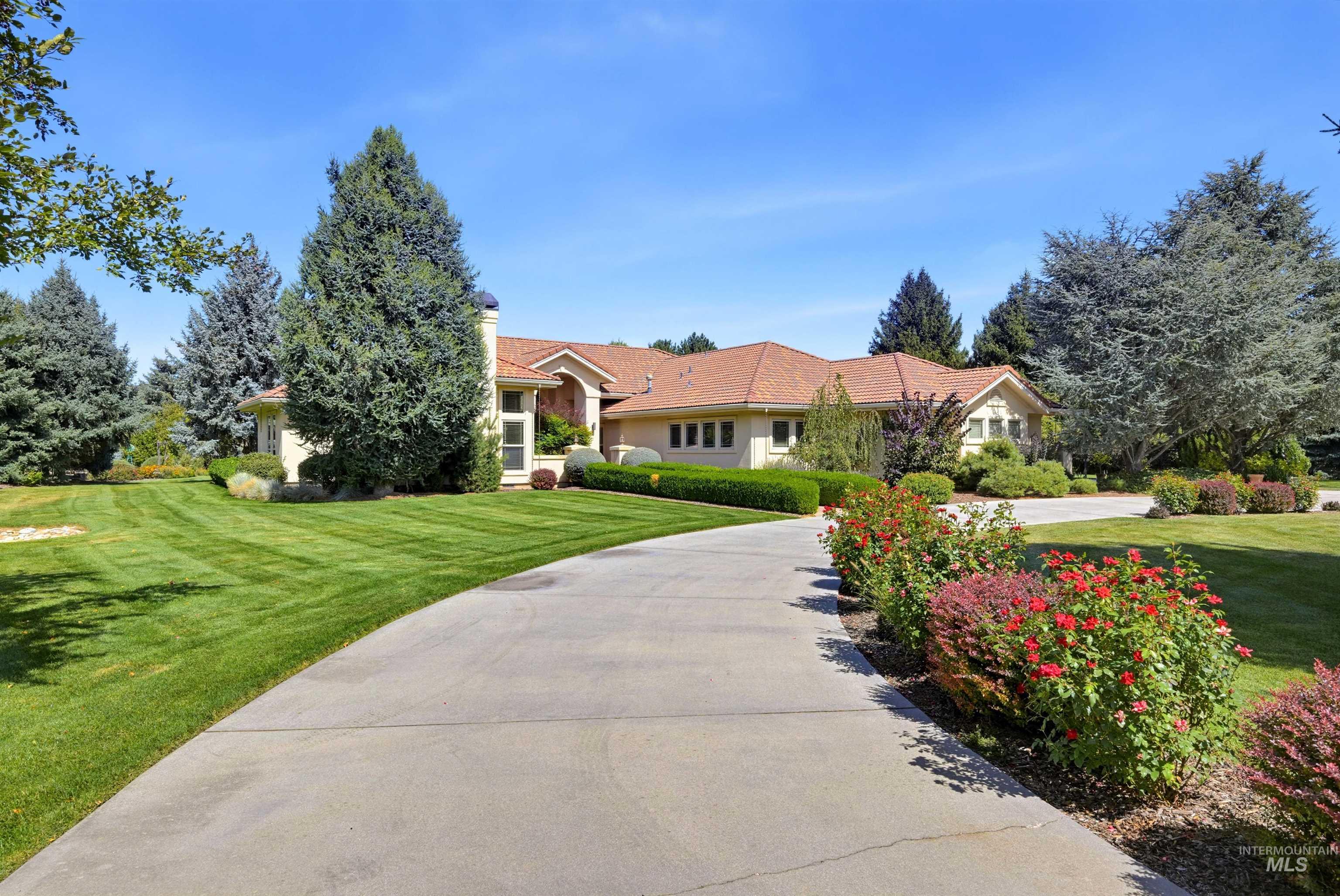 2554 W Sugar Crest Drive, Eagle, Idaho 83616, 4 Bedrooms, 3 Bathrooms, Residential For Sale, Price $1,599,000,MLS 98999773