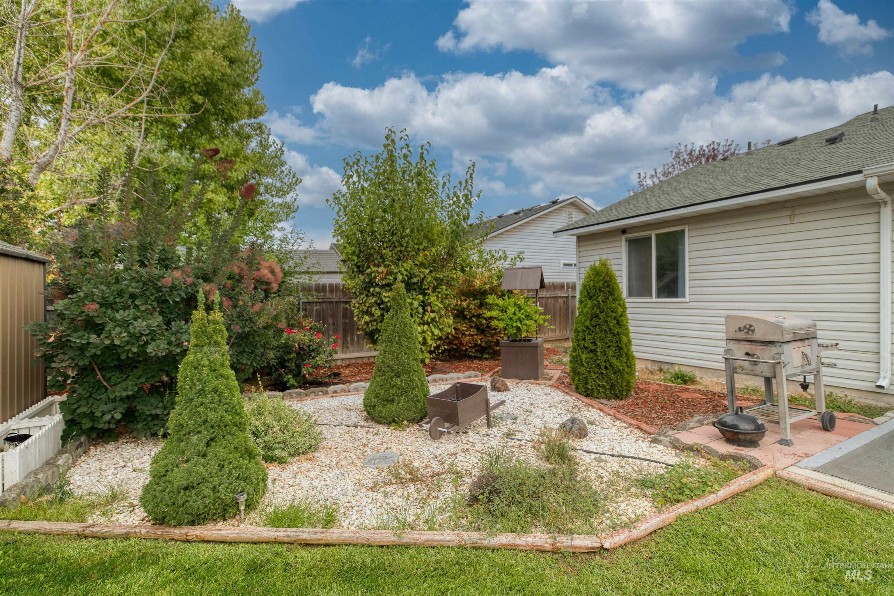 1915 W Mountain Pointe Ave, Nampa, Idaho 83651, 3 Bedrooms, 2 Bathrooms, Residential For Sale, Price $360,000, 98999781
