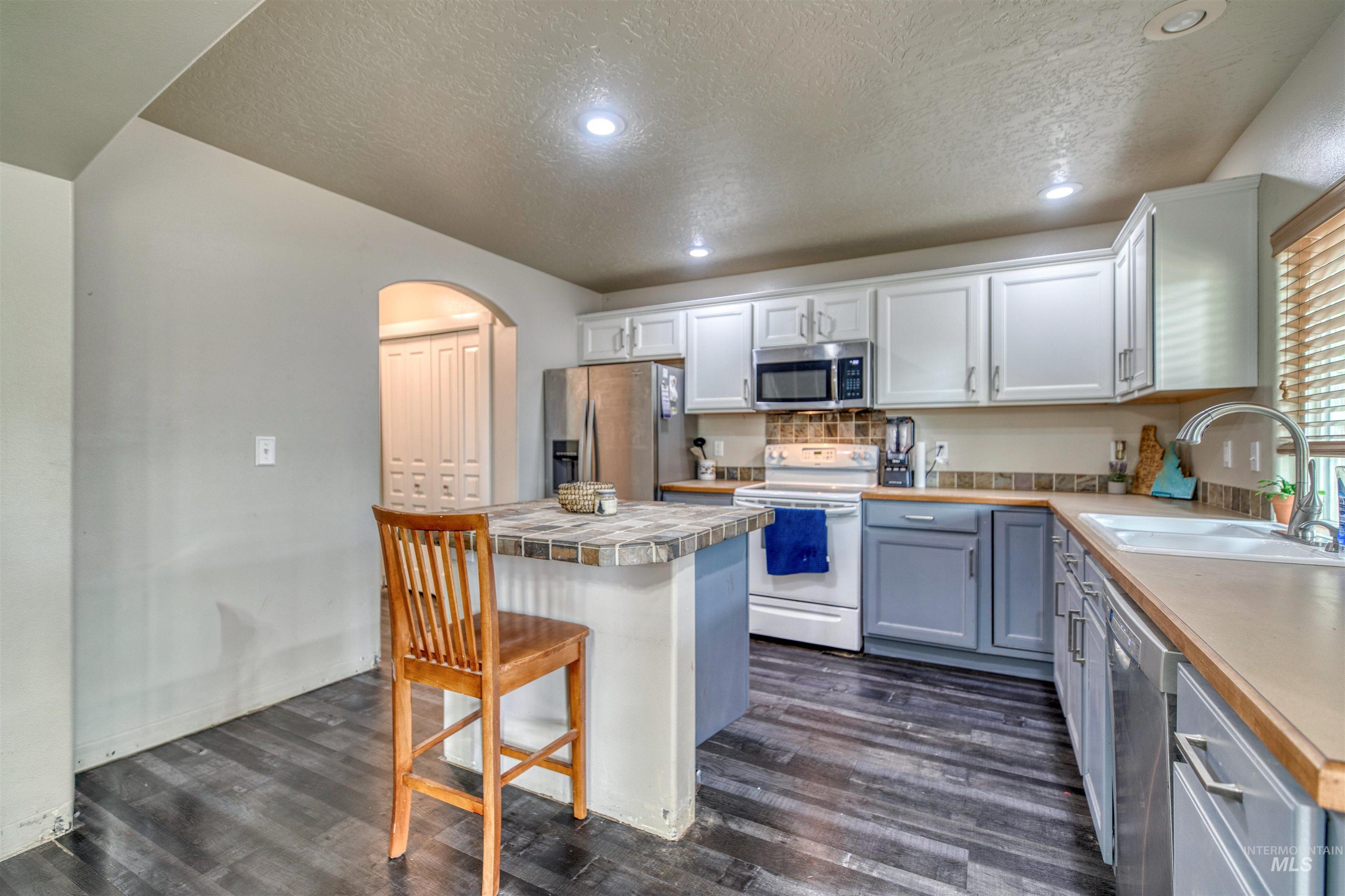 5950 S Harrington Way, Boise, Idaho 83709, 4 Bedrooms, 2.5 Bathrooms, Residential For Sale, Price $475,000,MLS 98999783