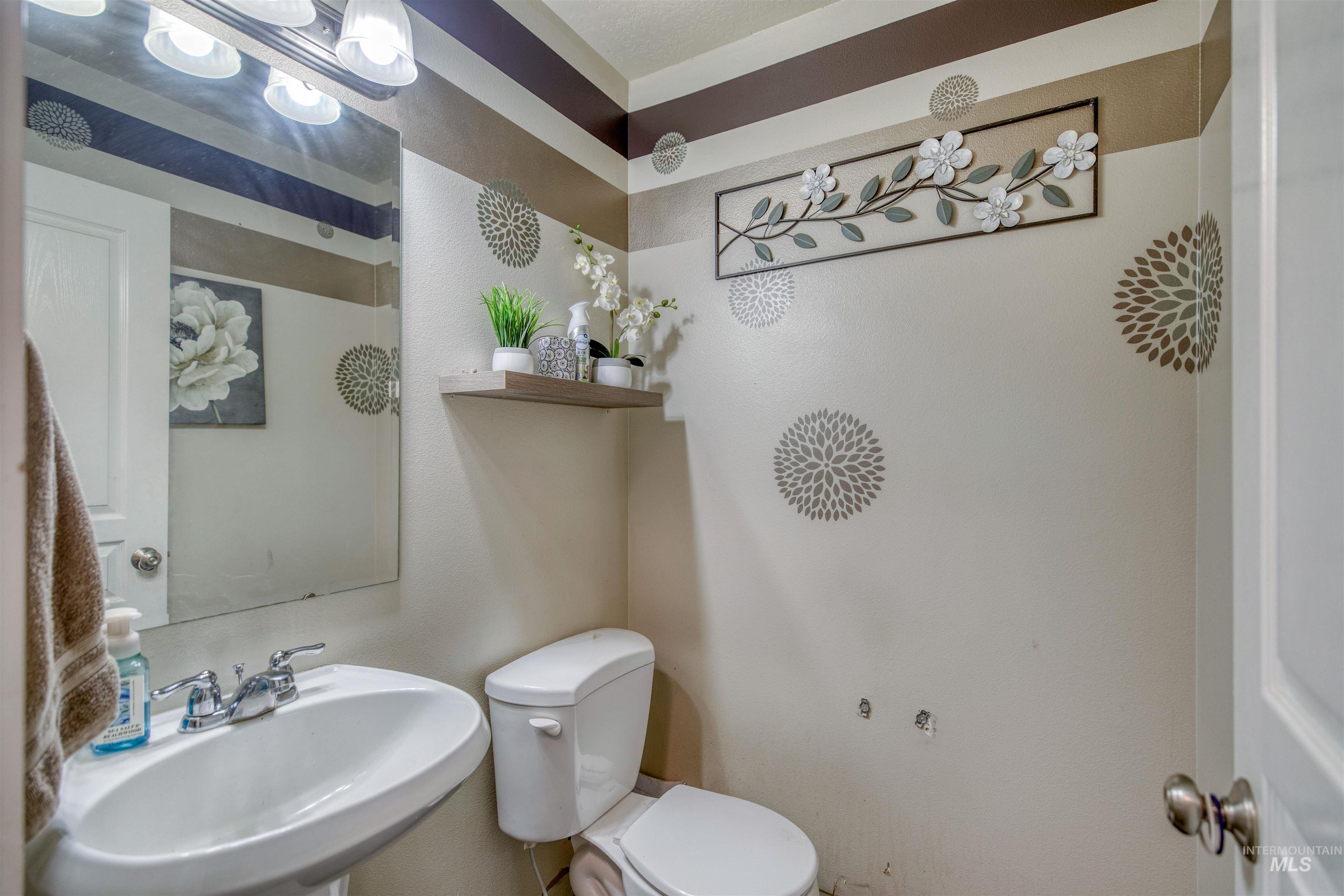 5950 S Harrington Way, Boise, Idaho 83709, 4 Bedrooms, 2.5 Bathrooms, Residential For Sale, Price $475,000,MLS 98999783