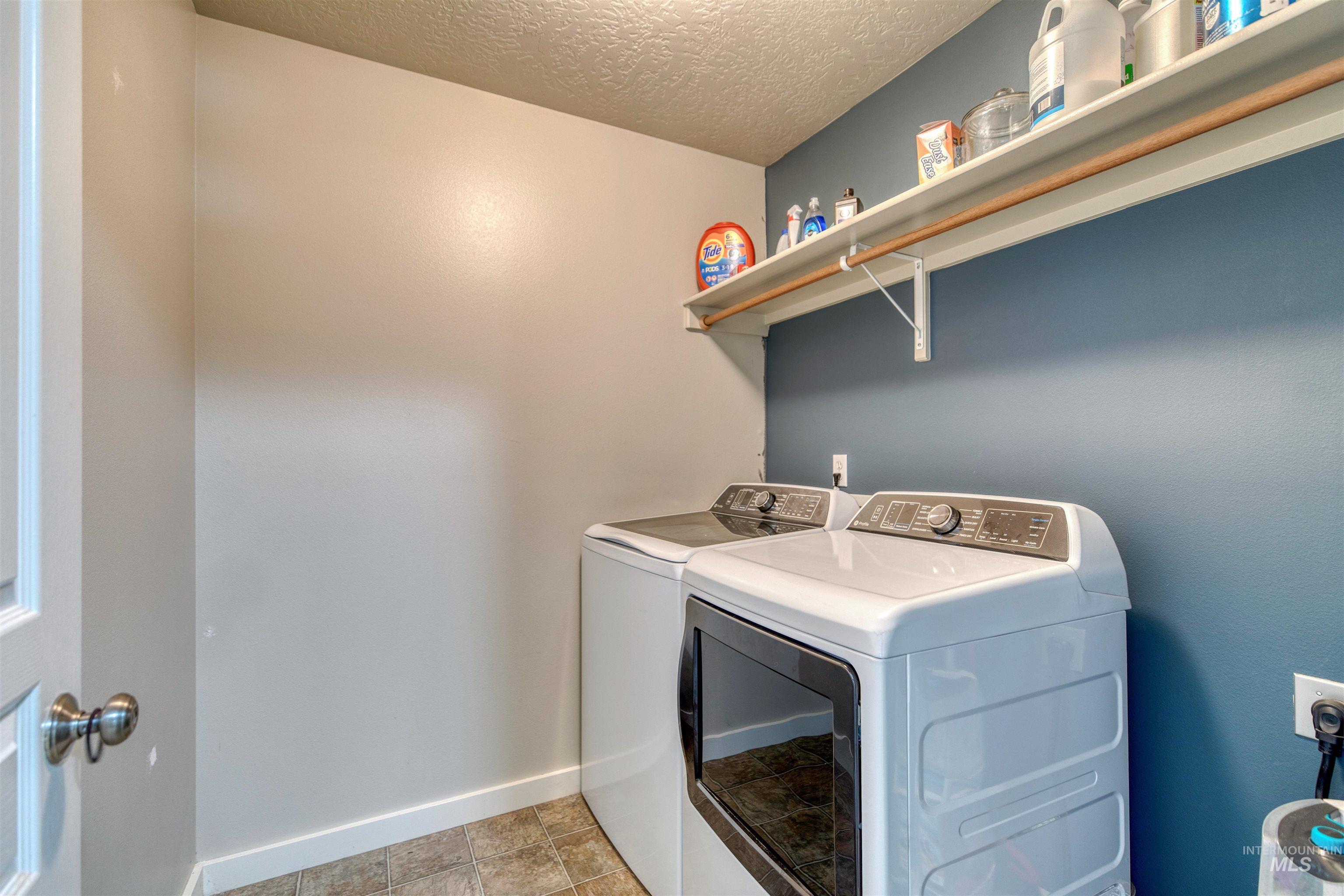 5950 S Harrington Way, Boise, Idaho 83709, 4 Bedrooms, 2.5 Bathrooms, Residential For Sale, Price $475,000,MLS 98999783
