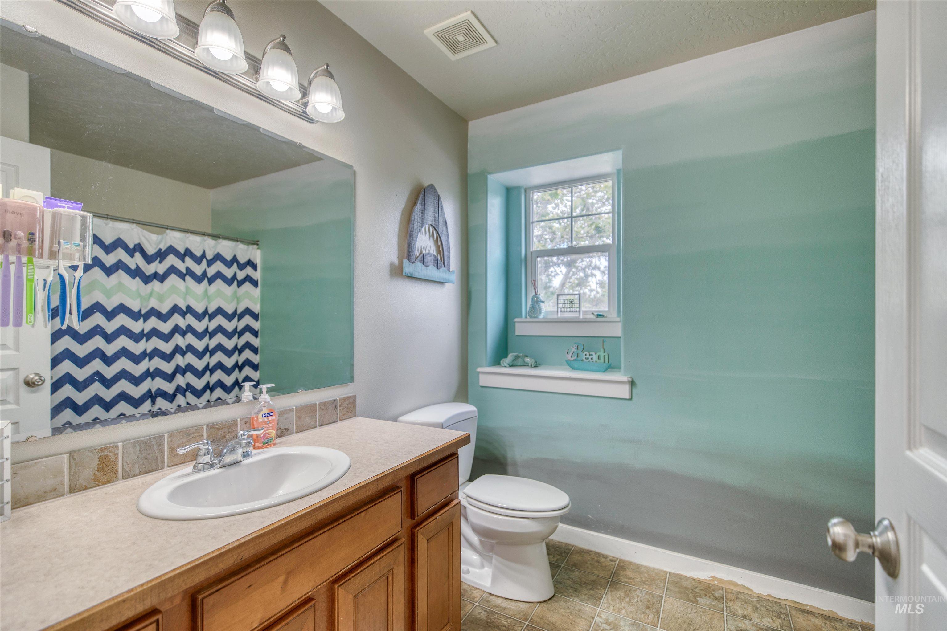5950 S Harrington Way, Boise, Idaho 83709, 4 Bedrooms, 2.5 Bathrooms, Residential For Sale, Price $475,000,MLS 98999783