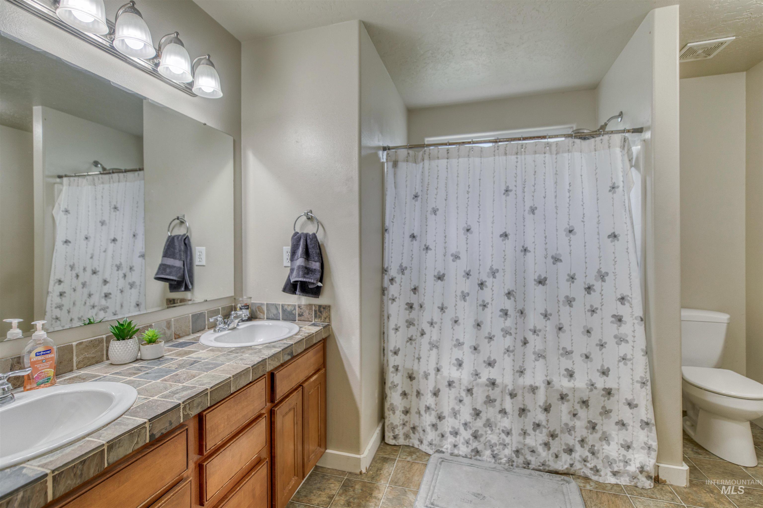 5950 S Harrington Way, Boise, Idaho 83709, 4 Bedrooms, 2.5 Bathrooms, Residential For Sale, Price $475,000,MLS 98999783
