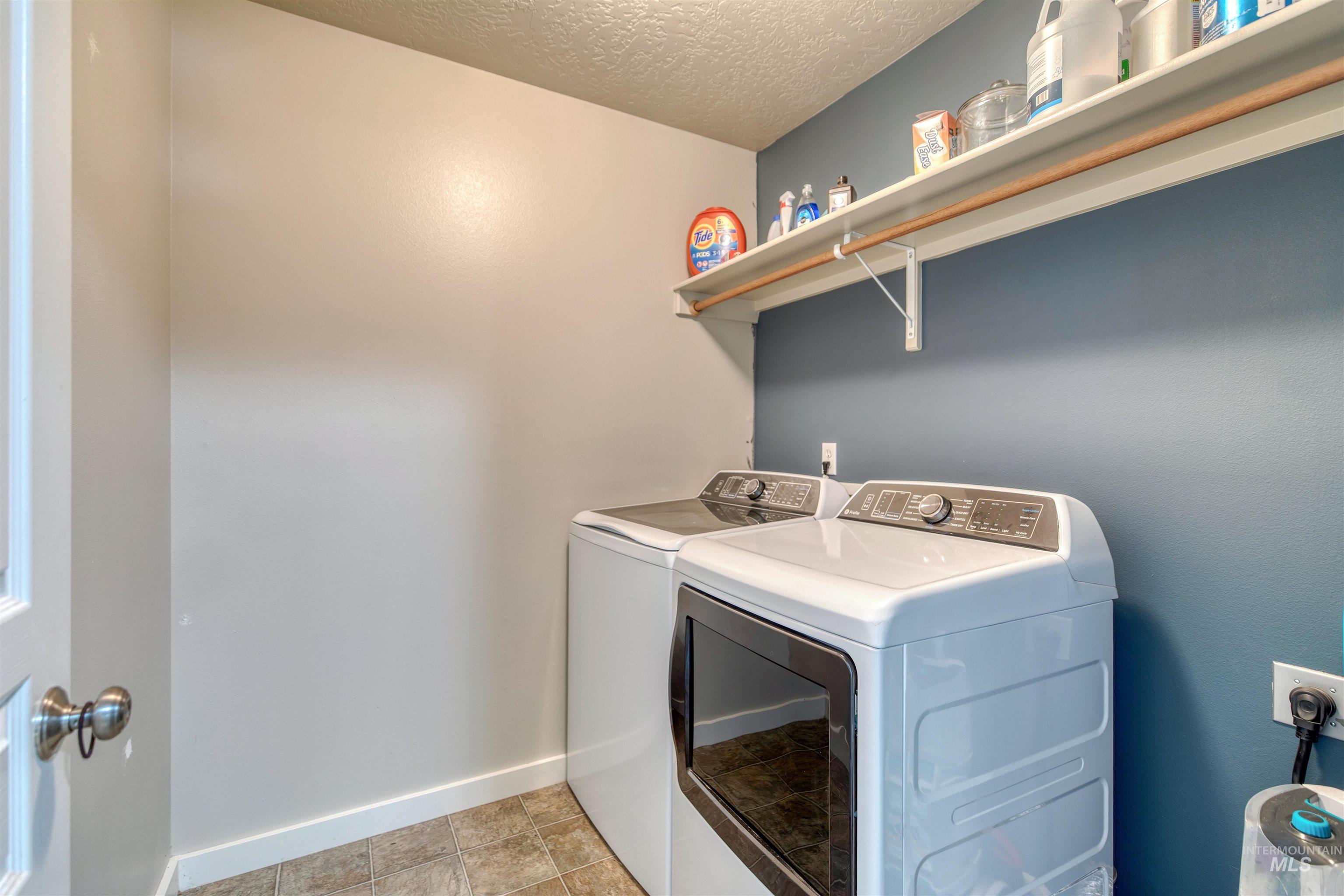 5950 S Harrington Way, Boise, Idaho 83709, 4 Bedrooms, 2.5 Bathrooms, Residential For Sale, Price $475,000,MLS 98999783