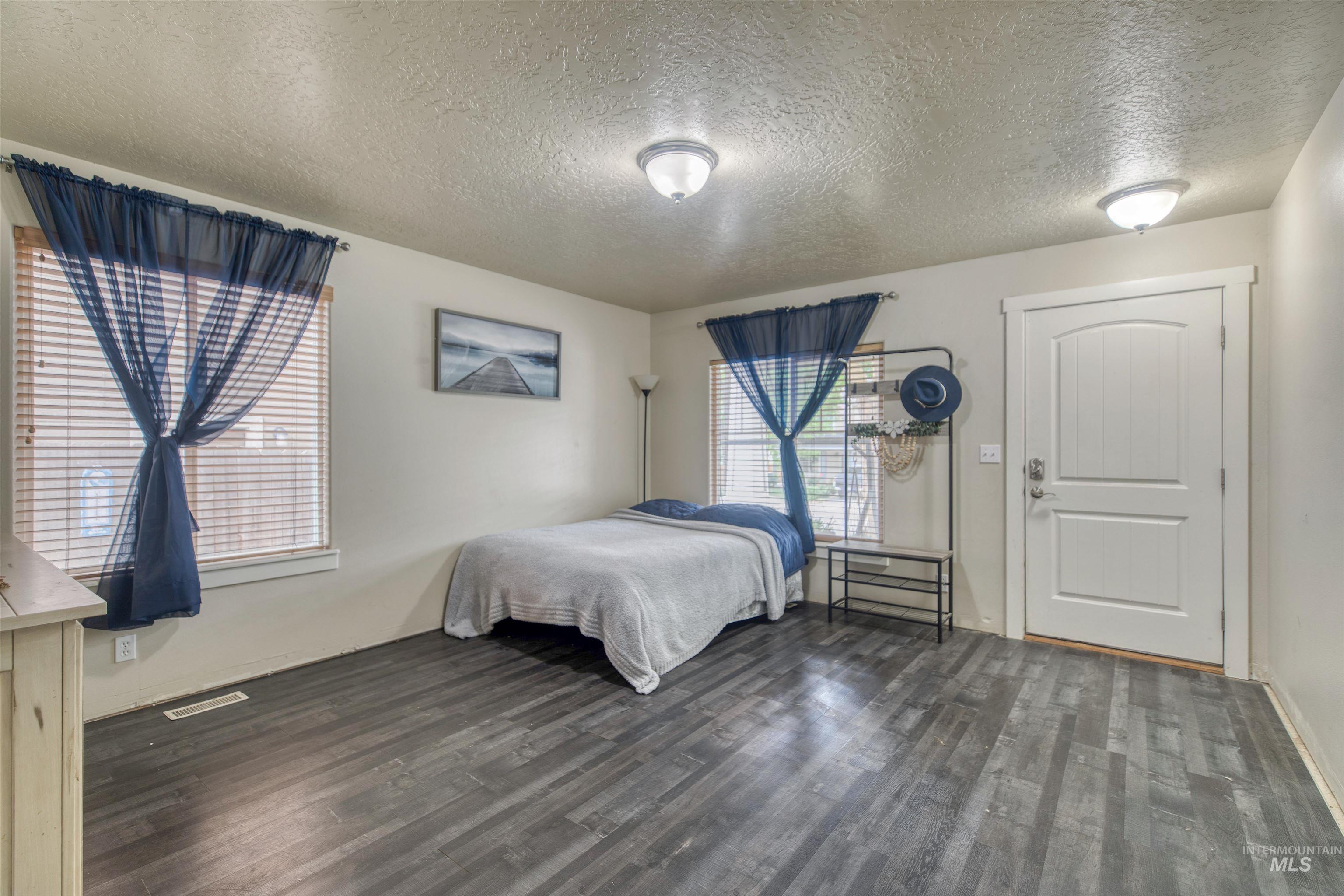 5950 S Harrington Way, Boise, Idaho 83709, 4 Bedrooms, 2.5 Bathrooms, Residential For Sale, Price $475,000,MLS 98999783