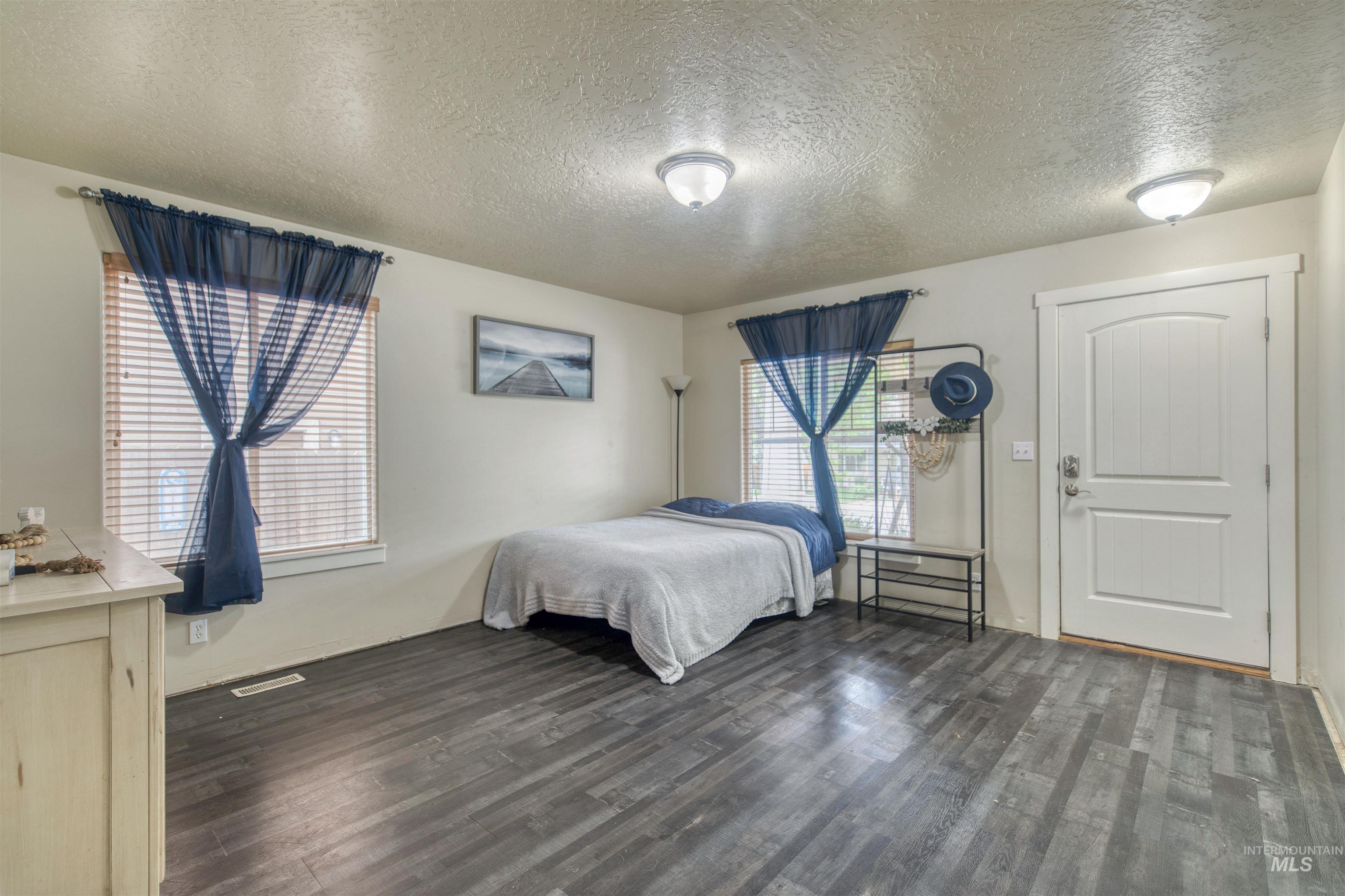 5950 S Harrington Way, Boise, Idaho 83709, 4 Bedrooms, 2.5 Bathrooms, Residential For Sale, Price $475,000,MLS 98999783