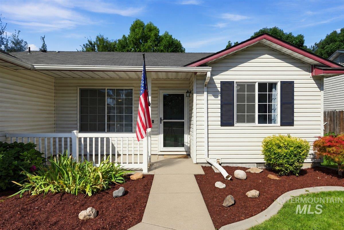 631 N Moonglow Ave, Kuna, Idaho 83634, 4 Bedrooms, 2 Bathrooms, Residential For Sale, Price $395,000,MLS 98999784