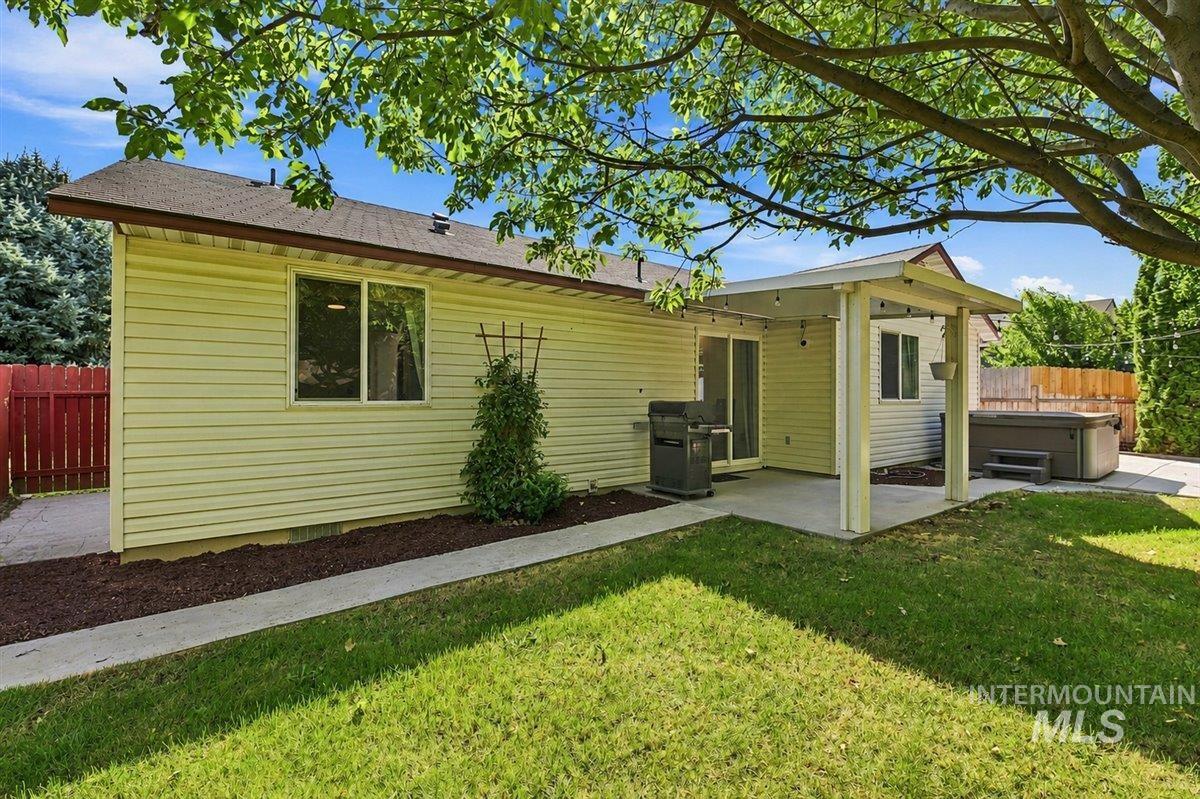 631 N Moonglow Ave, Kuna, Idaho 83634, 4 Bedrooms, 2 Bathrooms, Residential For Sale, Price $395,000,MLS 98999784