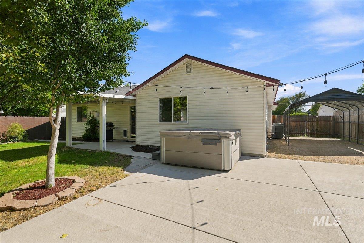 631 N Moonglow Ave, Kuna, Idaho 83634, 4 Bedrooms, 2 Bathrooms, Residential For Sale, Price $395,000,MLS 98999784