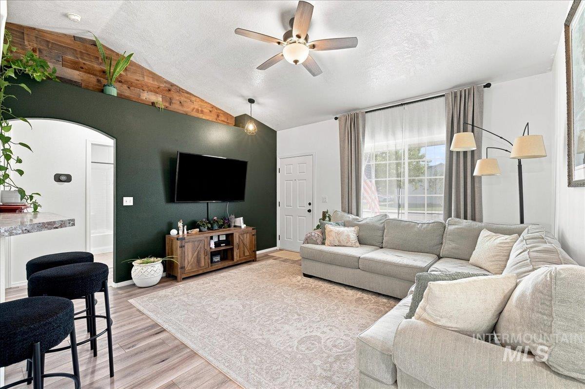 631 N Moonglow Ave, Kuna, Idaho 83634, 4 Bedrooms, 2 Bathrooms, Residential For Sale, Price $395,000,MLS 98999784