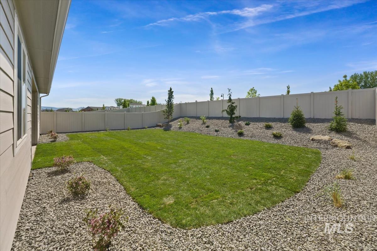 8959 W Moon River Dr, Star, Idaho 83669, 3 Bedrooms, 2 Bathrooms, Residential For Sale, Price $599,900,MLS 98999796