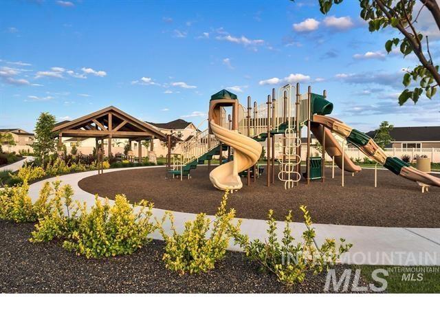 8959 W Moon River Dr, Star, Idaho 83669, 3 Bedrooms, 2 Bathrooms, Residential For Sale, Price $599,900,MLS 98999796