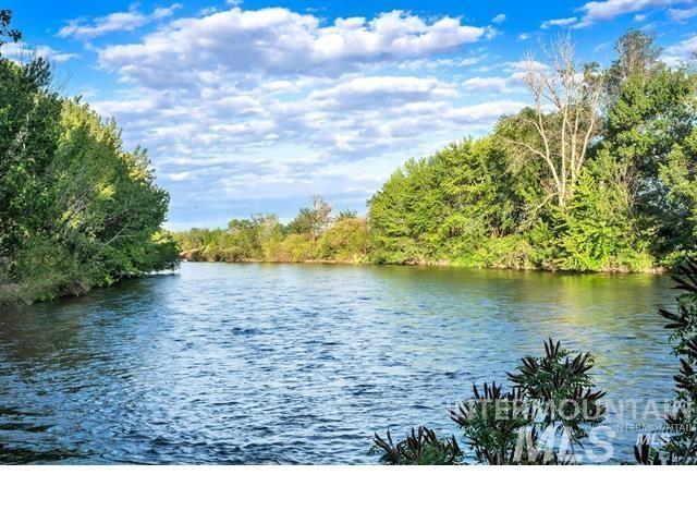 8959 W Moon River Dr, Star, Idaho 83669, 3 Bedrooms, 2 Bathrooms, Residential For Sale, Price $599,900,MLS 98999796
