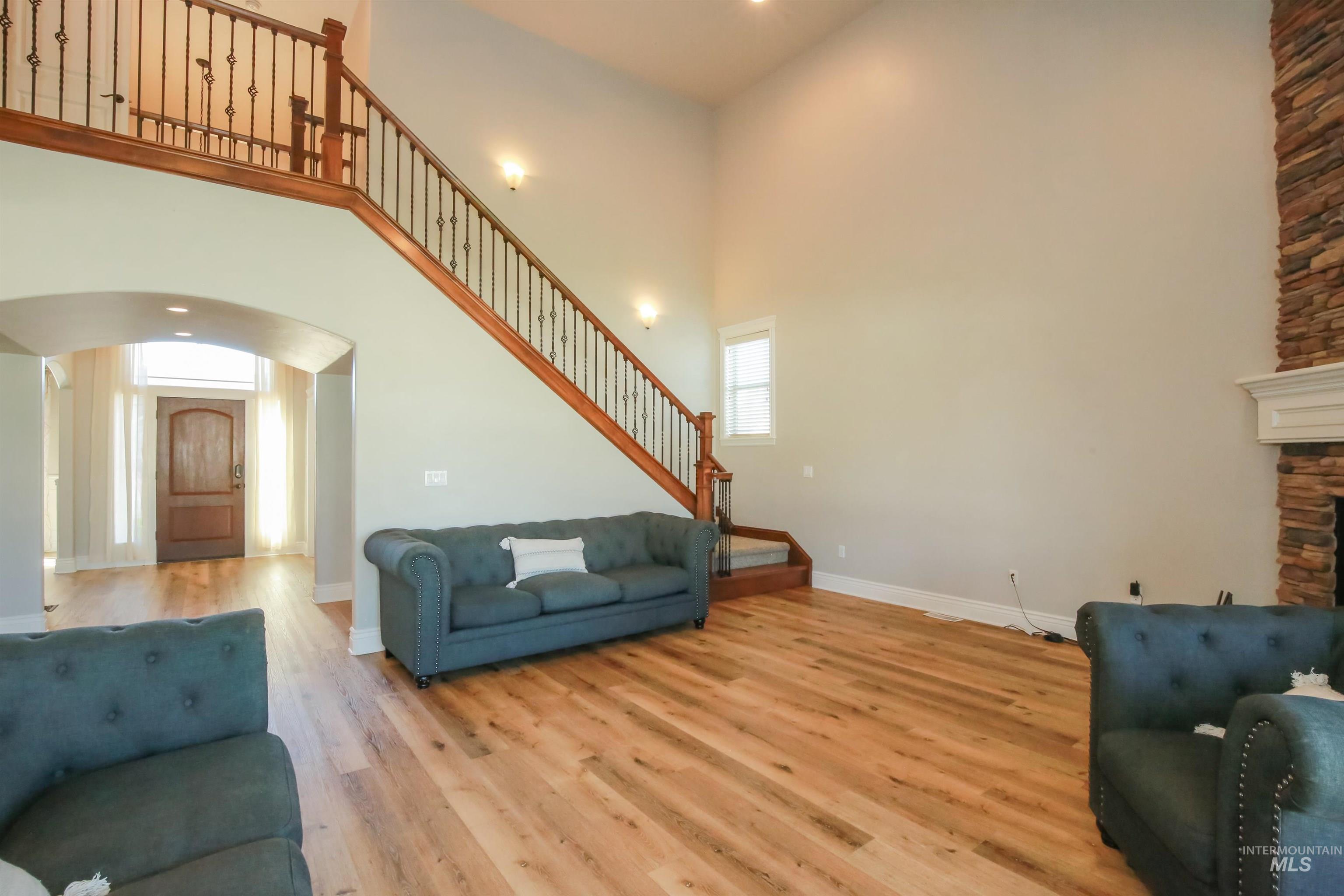740 Syringa Springs Drive, Fruitland, Idaho 83619, 5 Bedrooms, 2.5 Bathrooms, Residential For Sale, Price $615,000,MLS 98999798