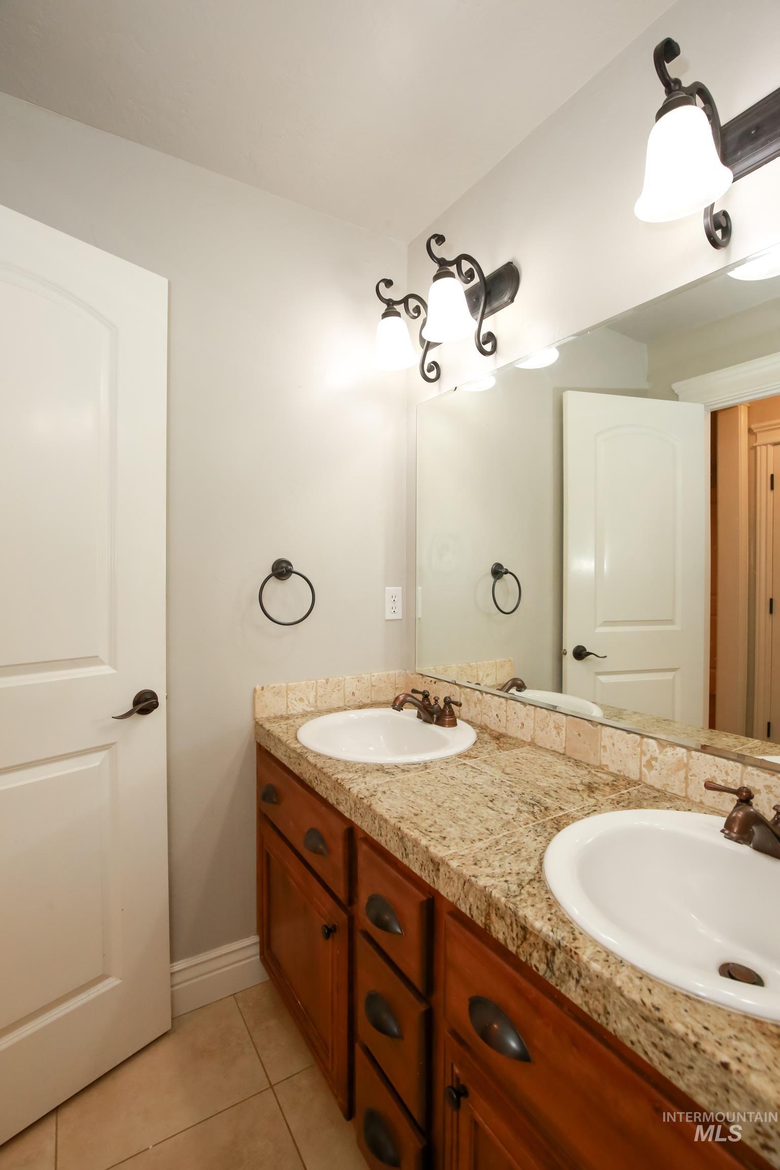 740 Syringa Springs Drive, Fruitland, Idaho 83619, 5 Bedrooms, 2.5 Bathrooms, Residential For Sale, Price $615,000,MLS 98999798