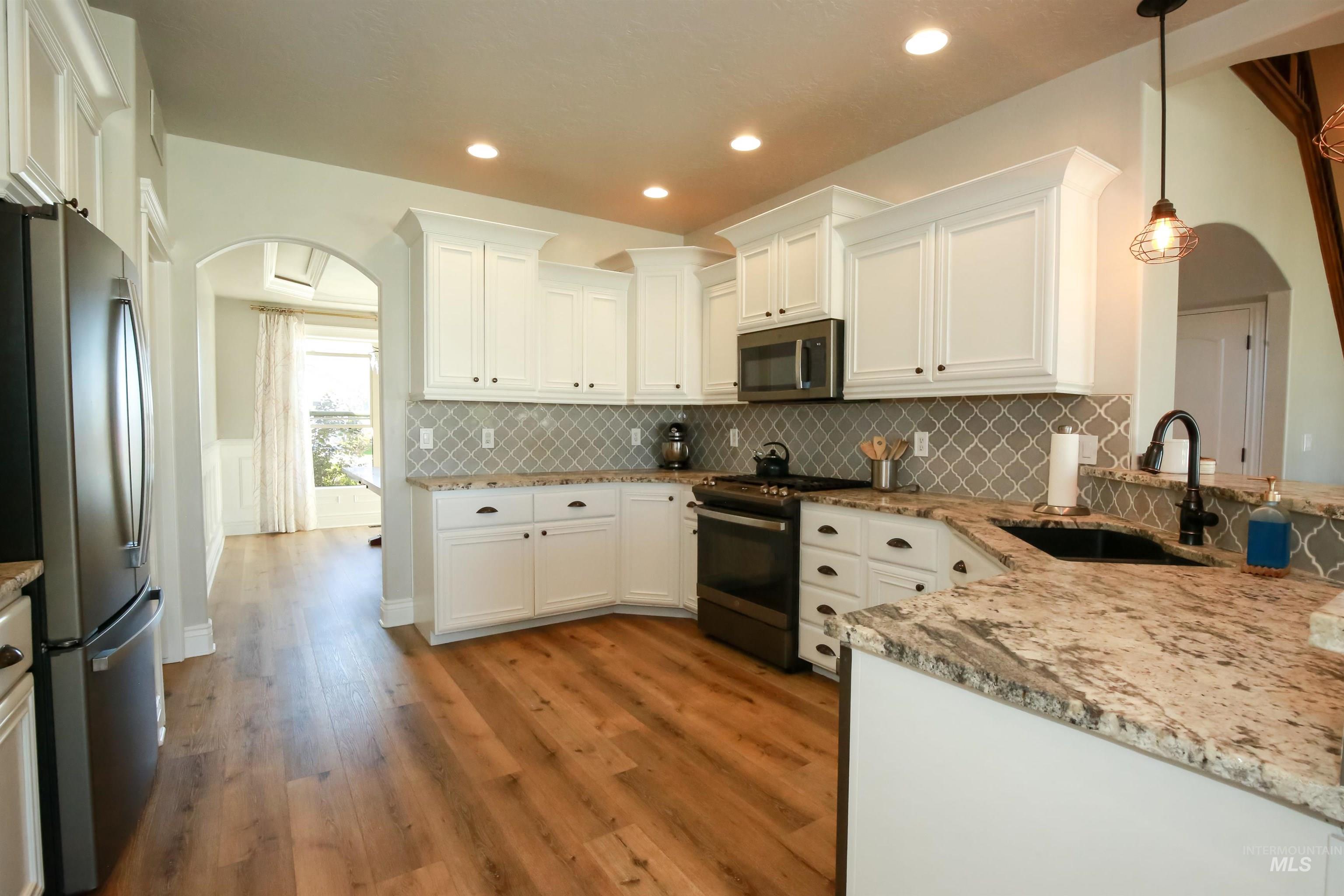 740 Syringa Springs Drive, Fruitland, Idaho 83619, 5 Bedrooms, 2.5 Bathrooms, Residential For Sale, Price $615,000,MLS 98999798