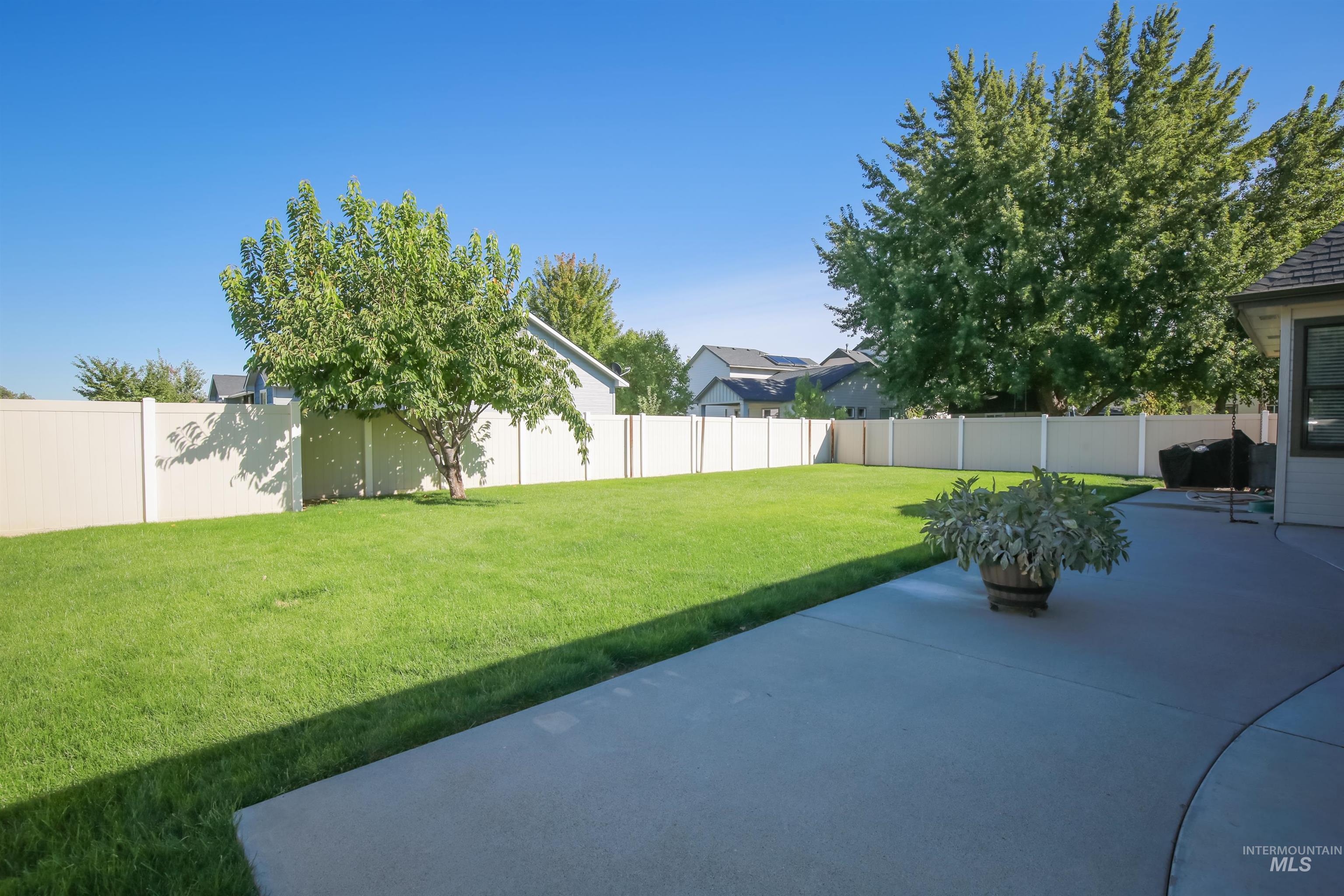 740 Syringa Springs Drive, Fruitland, Idaho 83619, 5 Bedrooms, 2.5 Bathrooms, Residential For Sale, Price $615,000,MLS 98999798