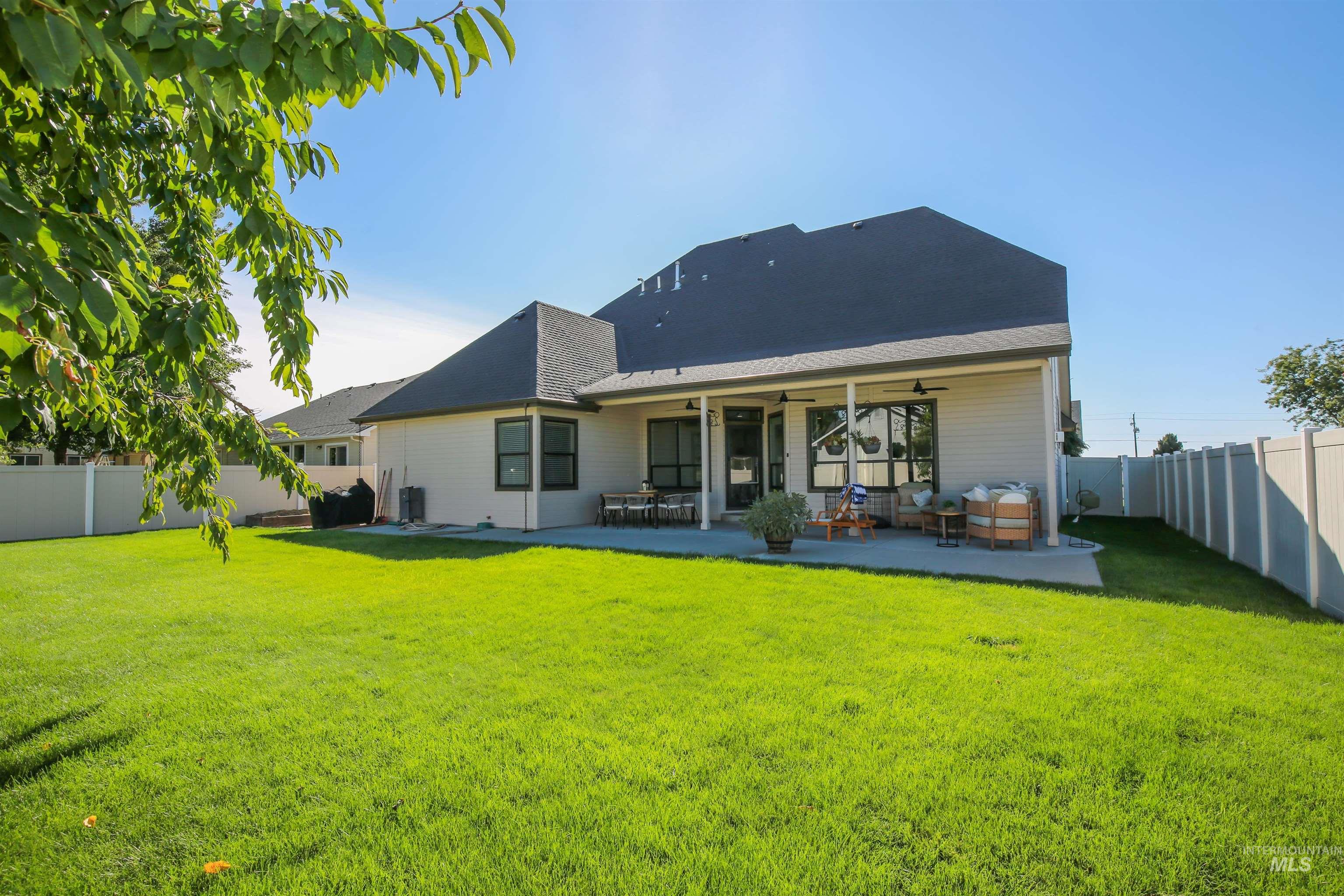 740 Syringa Springs Drive, Fruitland, Idaho 83619, 5 Bedrooms, 2.5 Bathrooms, Residential For Sale, Price $615,000,MLS 98999798