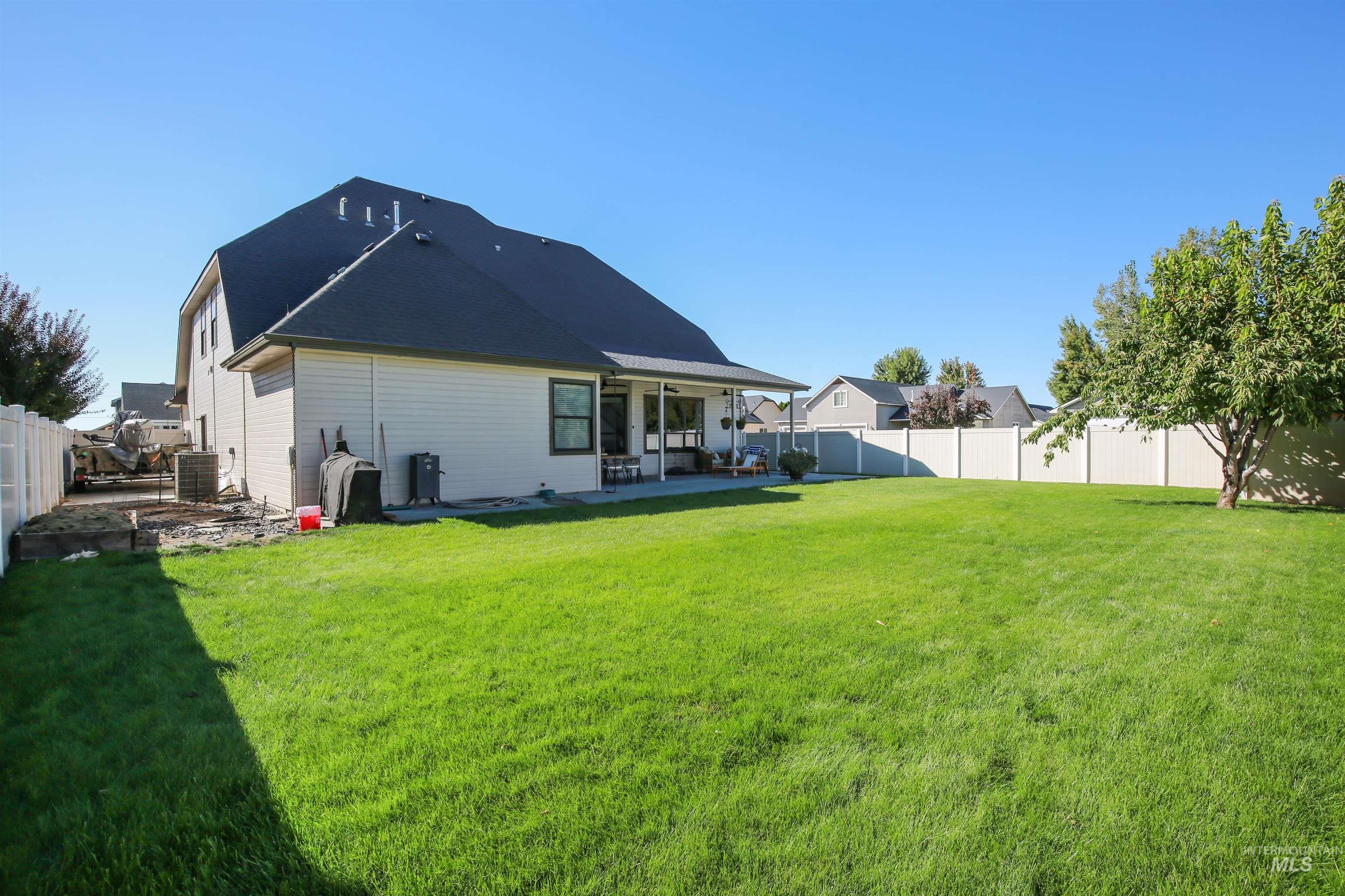 740 Syringa Springs Drive, Fruitland, Idaho 83619, 5 Bedrooms, 2.5 Bathrooms, Residential For Sale, Price $615,000,MLS 98999798